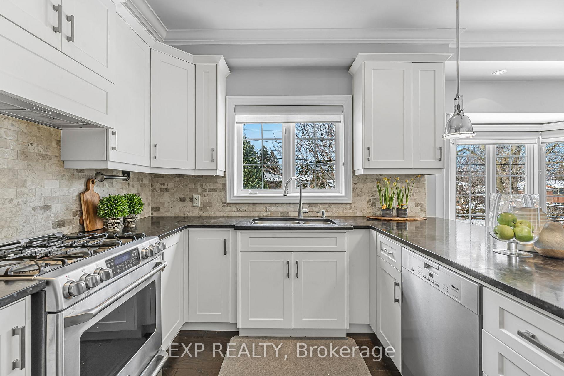 Photo 8 of 1 Evergreens Drive, Grimsby, Grimsby West — HOMEH