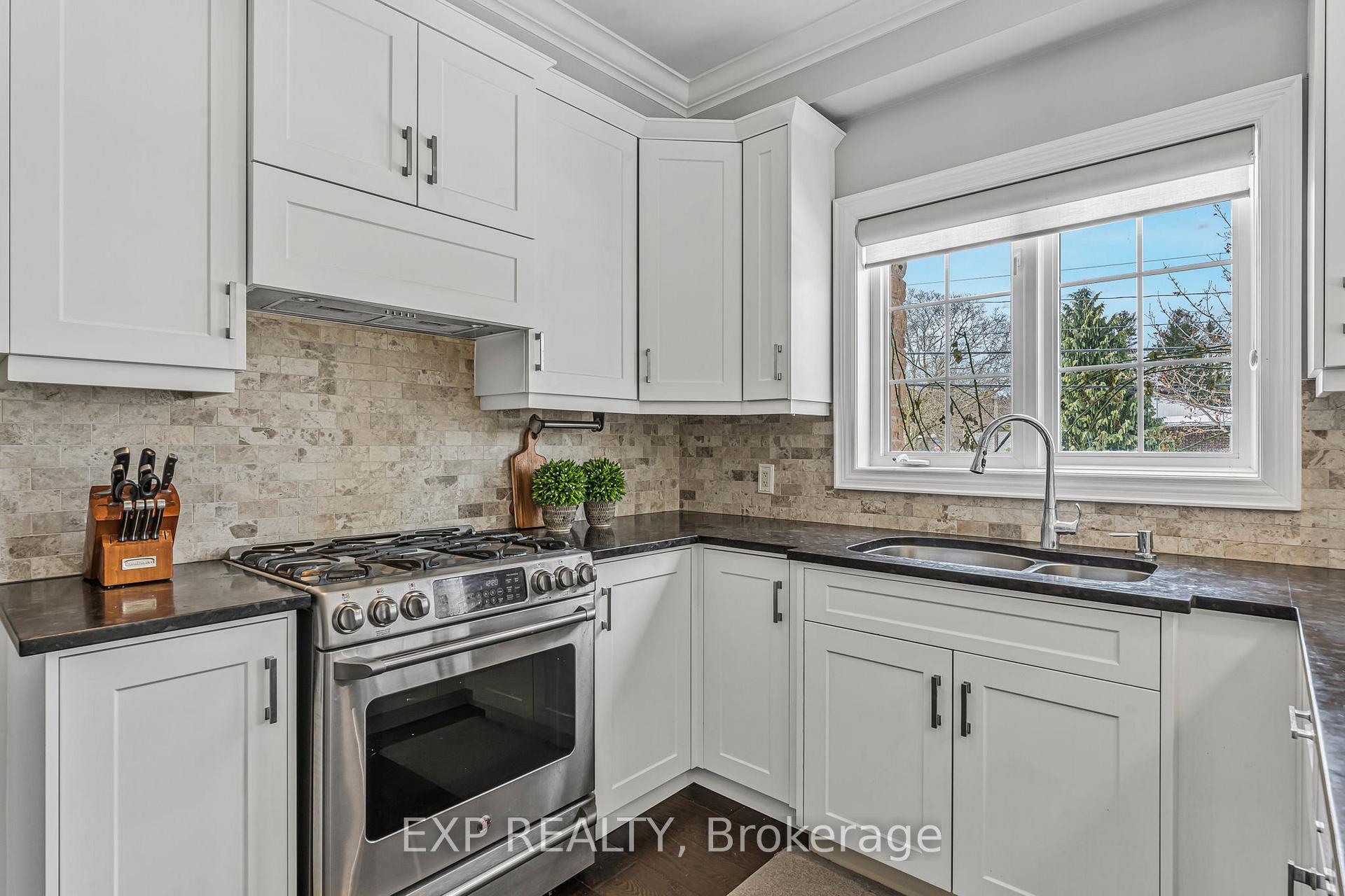 Photo 9 of 1 Evergreens Drive, Grimsby, Grimsby West — HOMEH