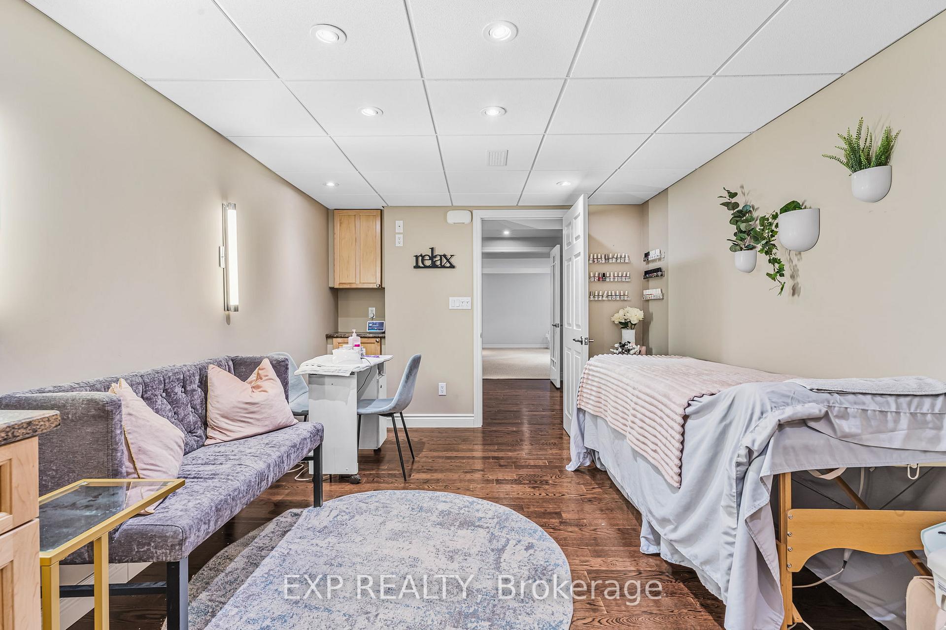 Photo 36 of 1 Evergreens Drive, Grimsby, Grimsby West — HOMEH