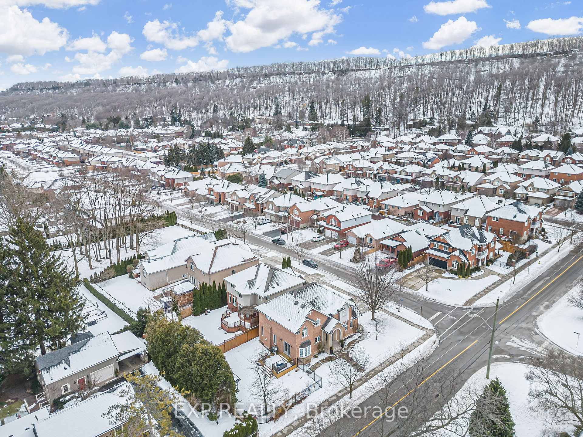 Photo 49 of 1 Evergreens Drive, Grimsby, Grimsby West — HOMEH