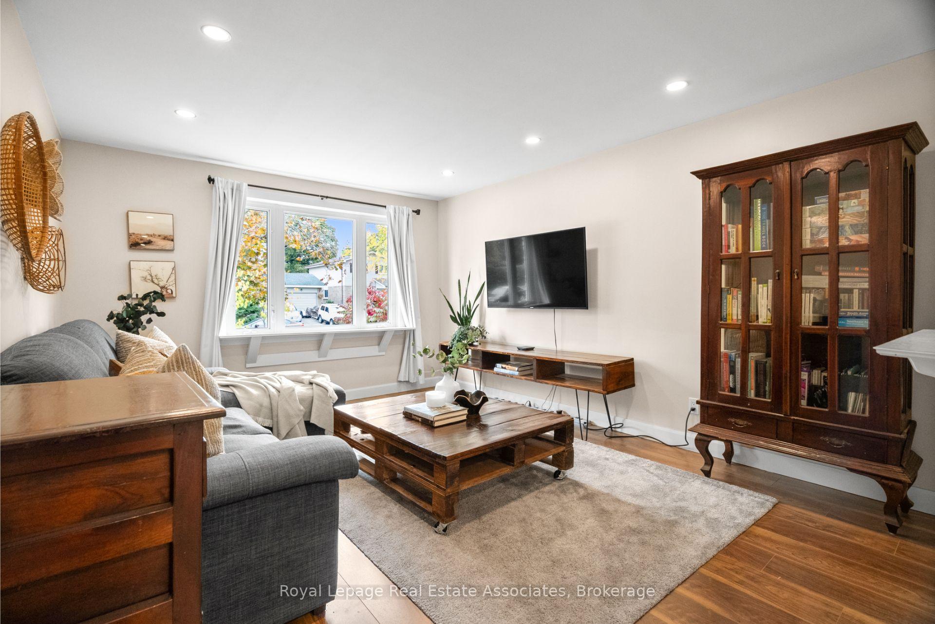 Photo 5 of 86 Queensdale Crescent, Guelph, Willow West/Sugarbush/West Acres — HOMEH