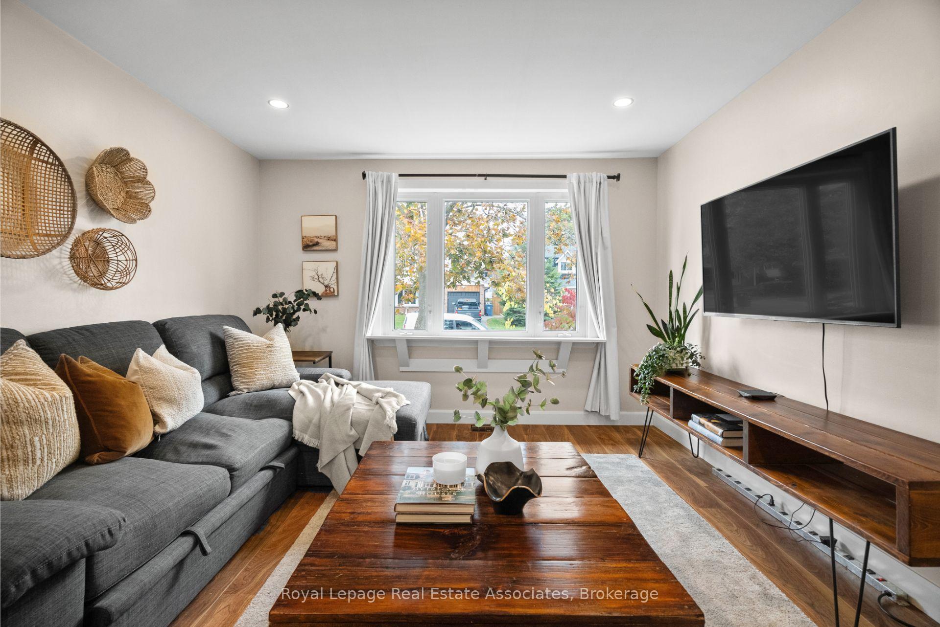 Photo 6 of 86 Queensdale Crescent, Guelph, Willow West/Sugarbush/West Acres — HOMEH