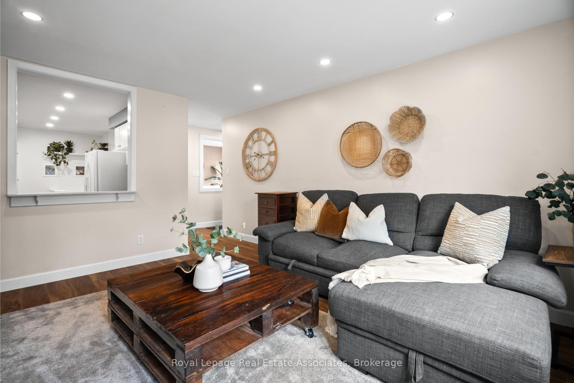 Photo 7 of 86 Queensdale Crescent, Guelph, Willow West/Sugarbush/West Acres — HOMEH