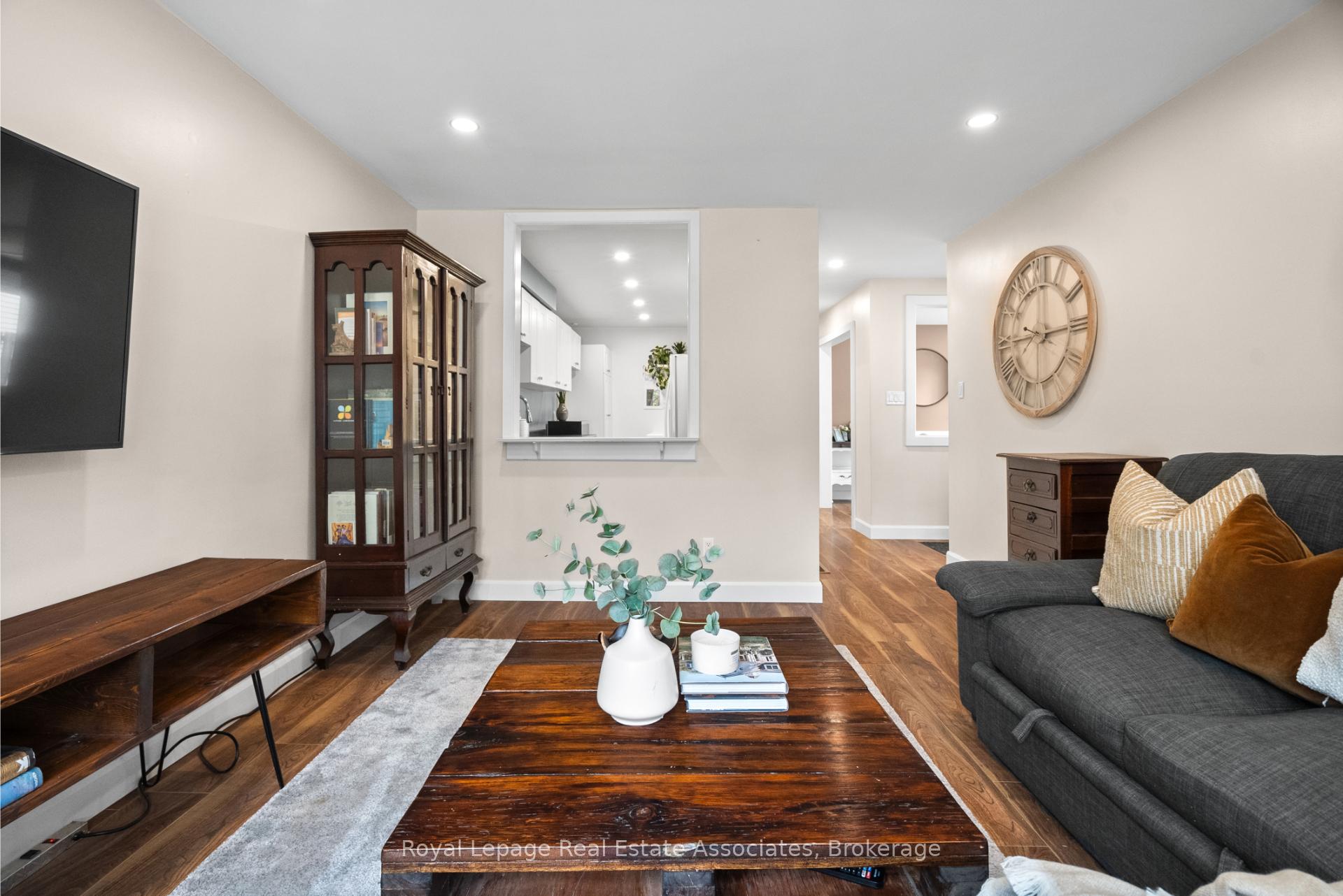 Photo 8 of 86 Queensdale Crescent, Guelph, Willow West/Sugarbush/West Acres — HOMEH