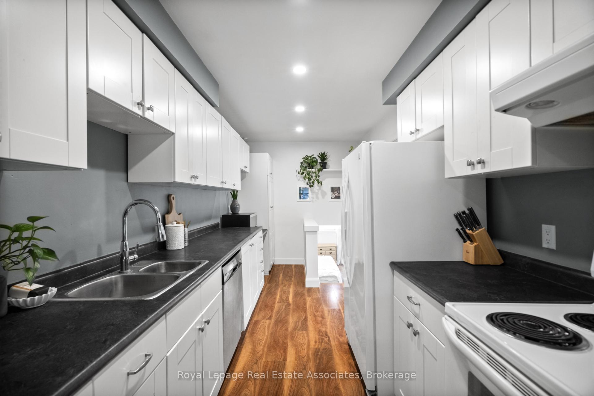 Photo 9 of 86 Queensdale Crescent, Guelph, Willow West/Sugarbush/West Acres — HOMEH