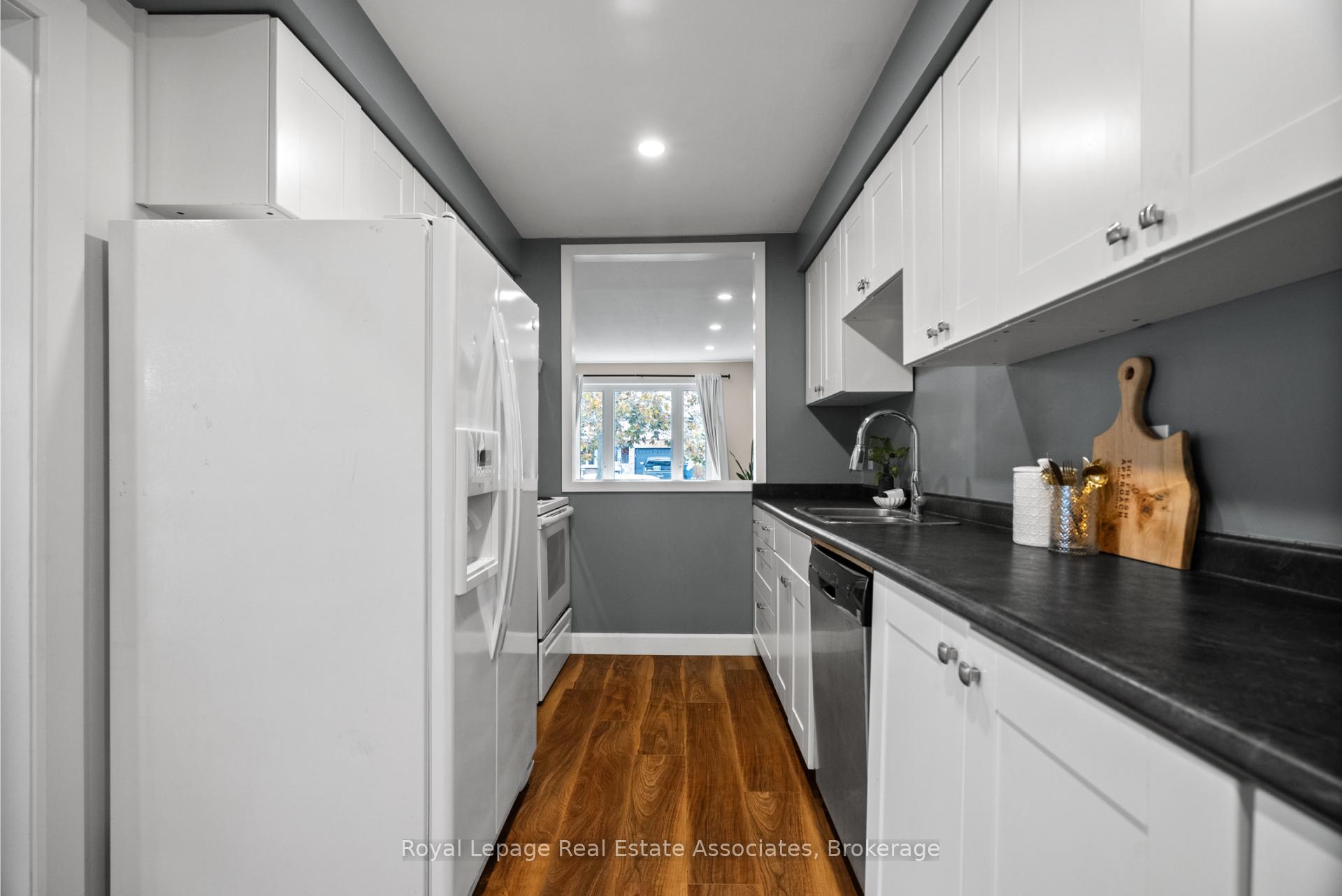 Photo 11 of 86 Queensdale Crescent, Guelph, Willow West/Sugarbush/West Acres — HOMEH