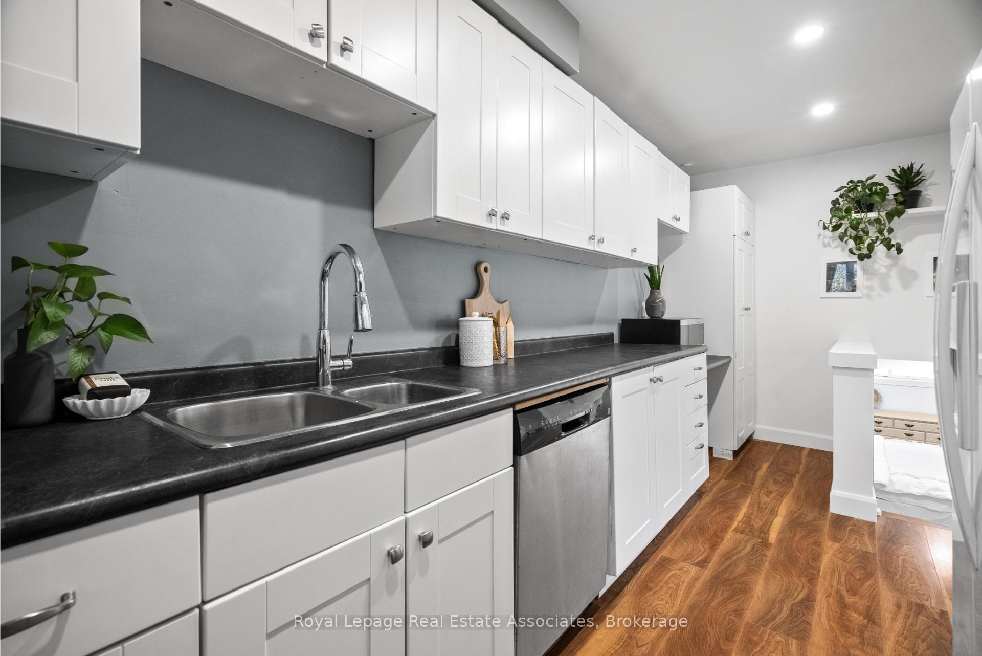 Photo 12 of 86 Queensdale Crescent, Guelph, Willow West/Sugarbush/West Acres — HOMEH
