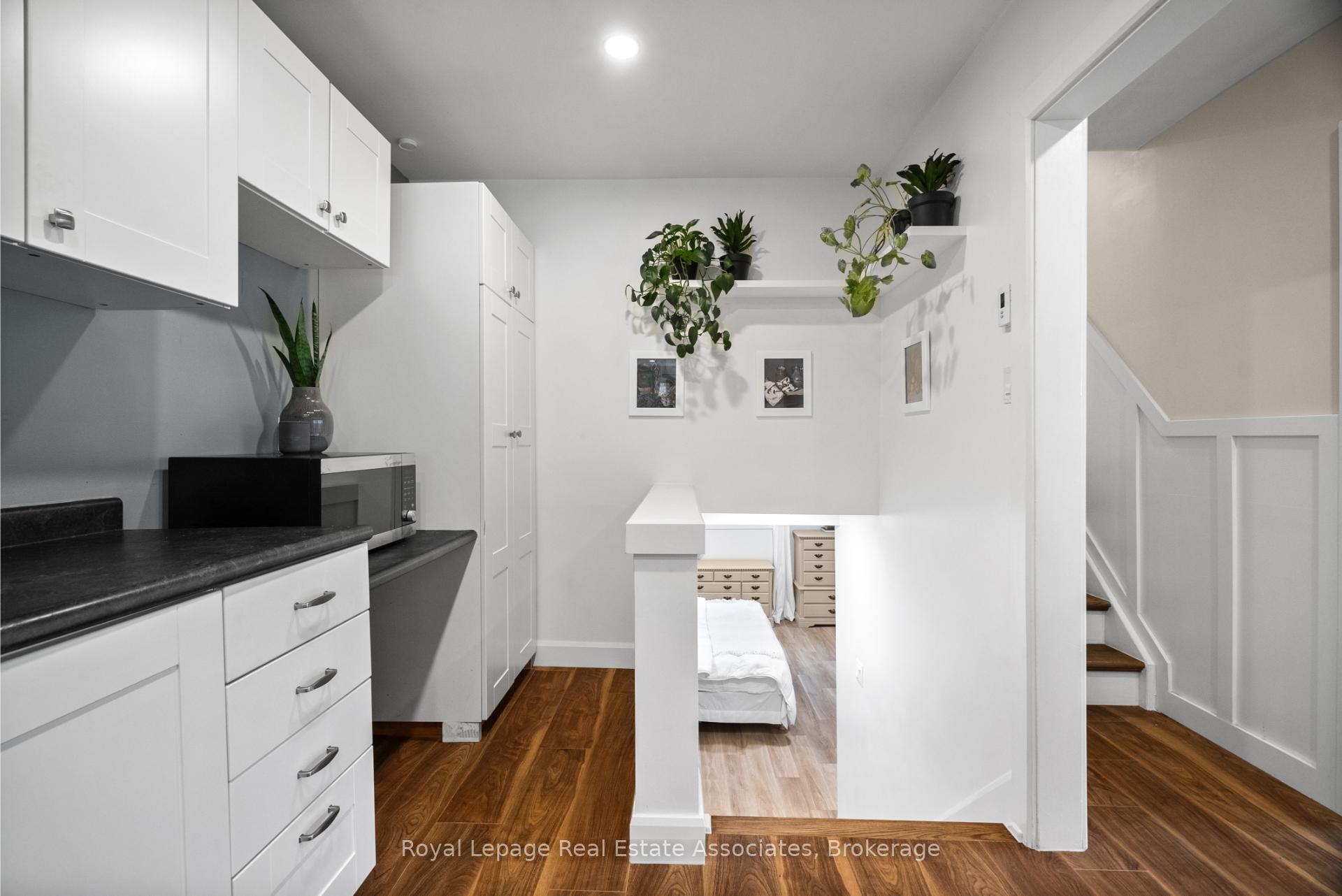 Photo 13 of 86 Queensdale Crescent, Guelph, Willow West/Sugarbush/West Acres — HOMEH