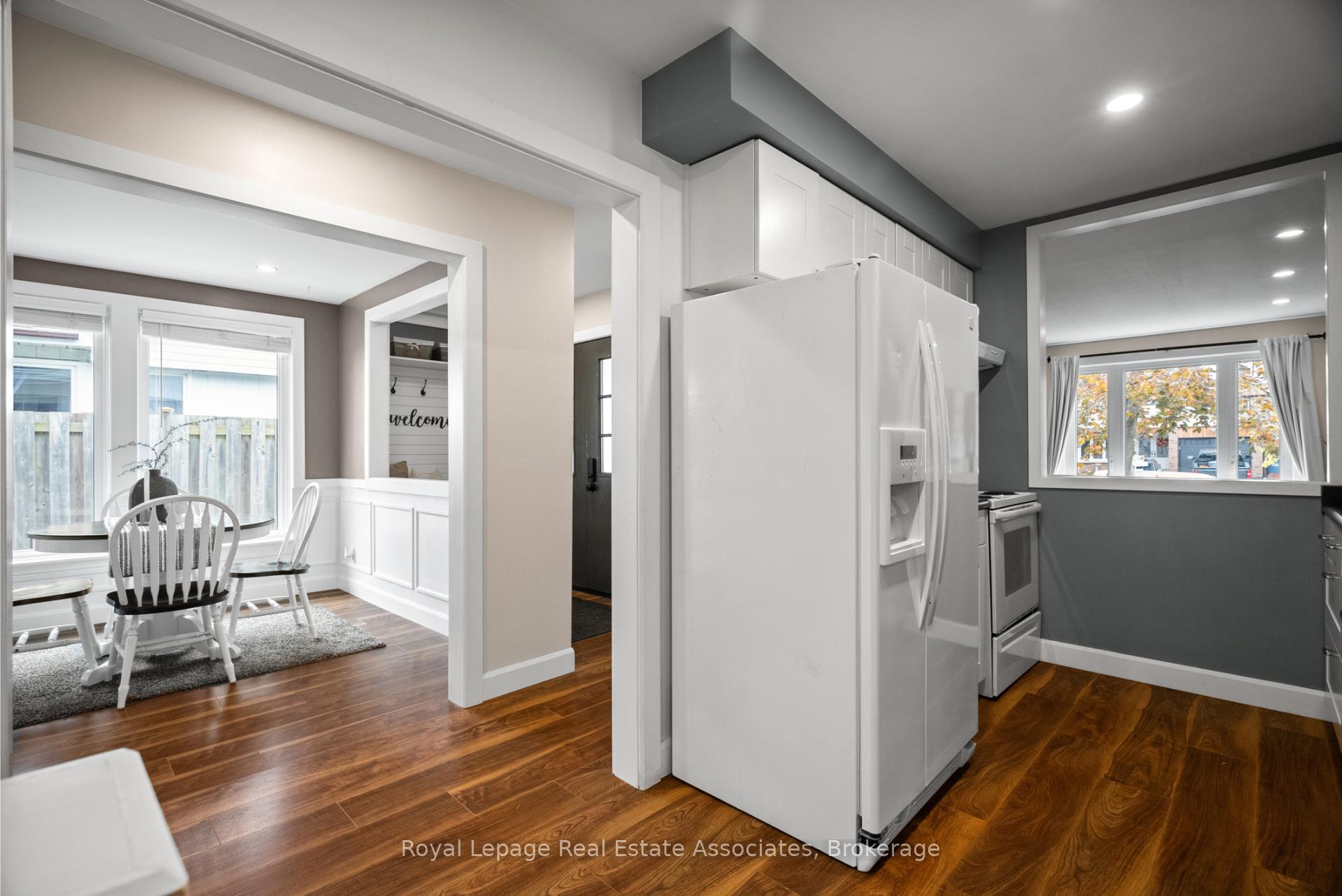 Photo 14 of 86 Queensdale Crescent, Guelph, Willow West/Sugarbush/West Acres — HOMEH
