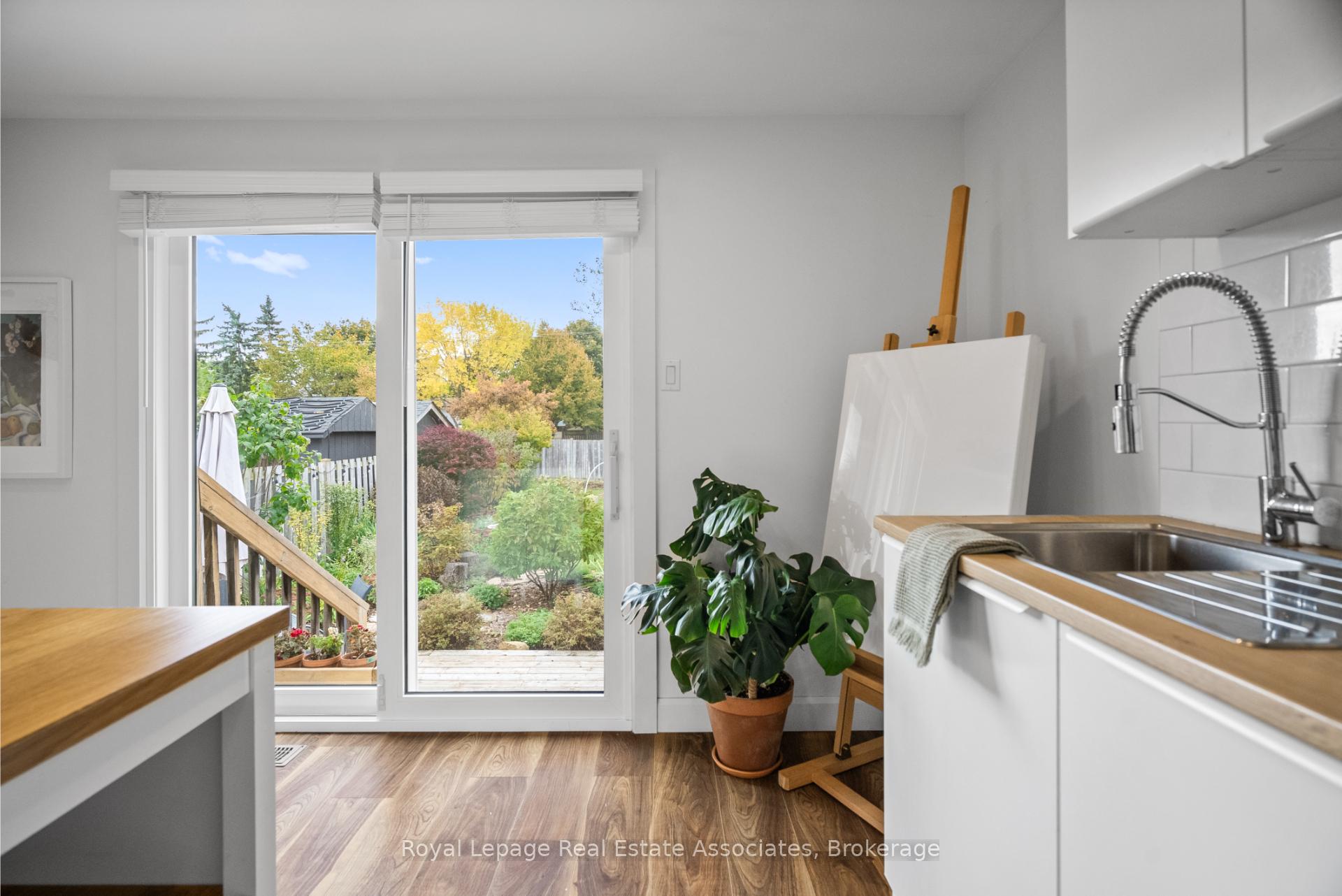Photo 27 of 86 Queensdale Crescent, Guelph, Willow West/Sugarbush/West Acres — HOMEH