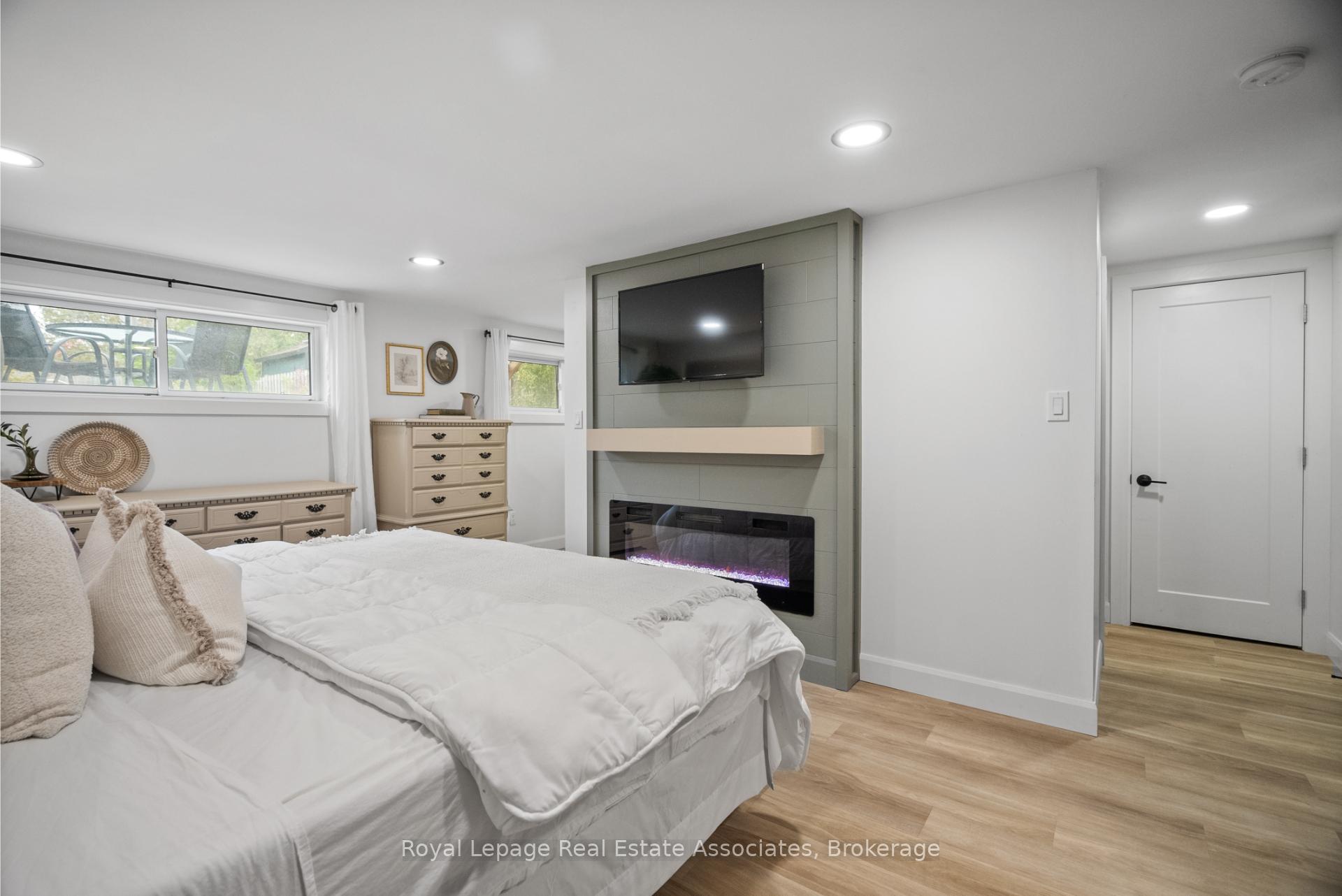Photo 30 of 86 Queensdale Crescent, Guelph, Willow West/Sugarbush/West Acres — HOMEH
