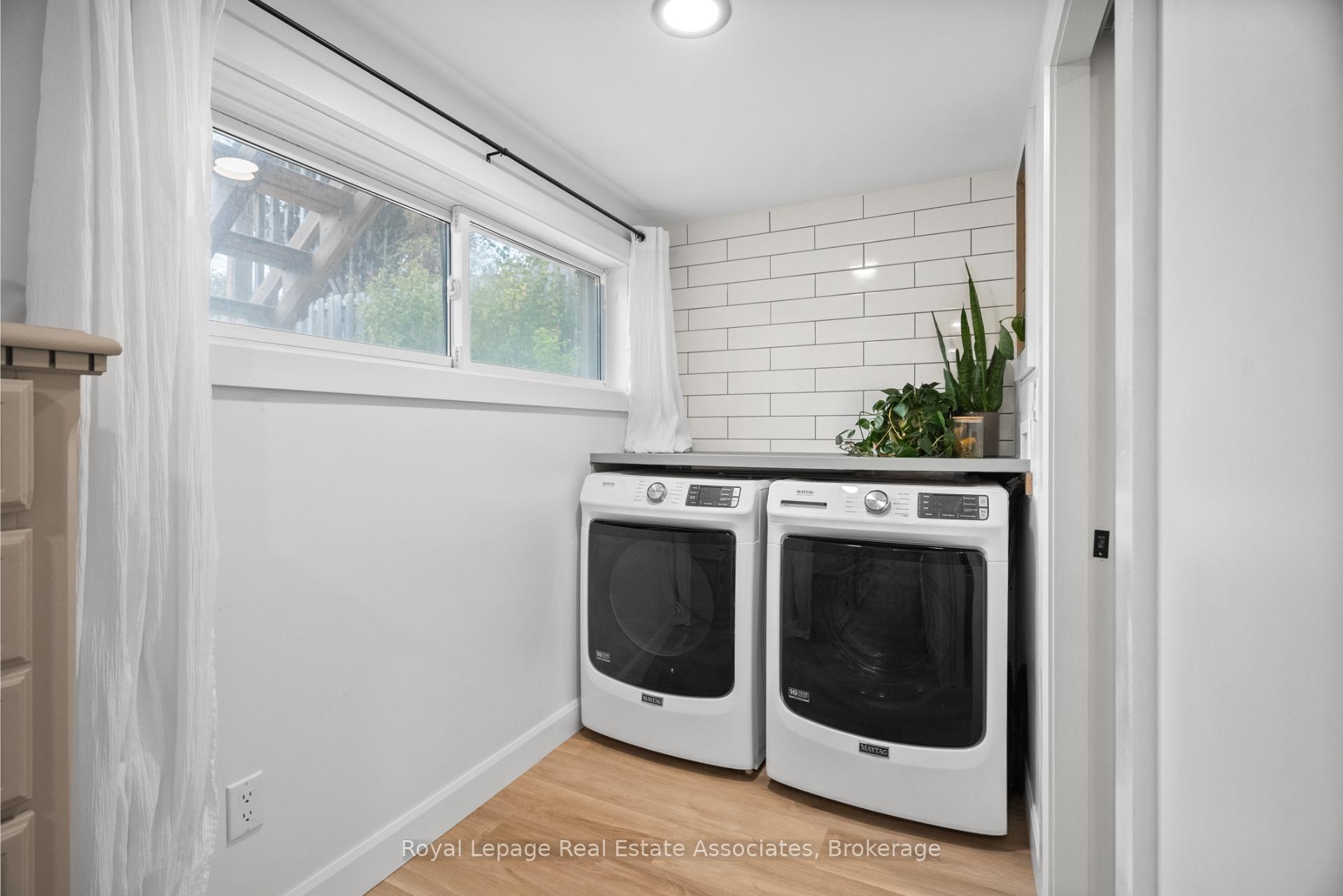 Photo 34 of 86 Queensdale Crescent, Guelph, Willow West/Sugarbush/West Acres — HOMEH