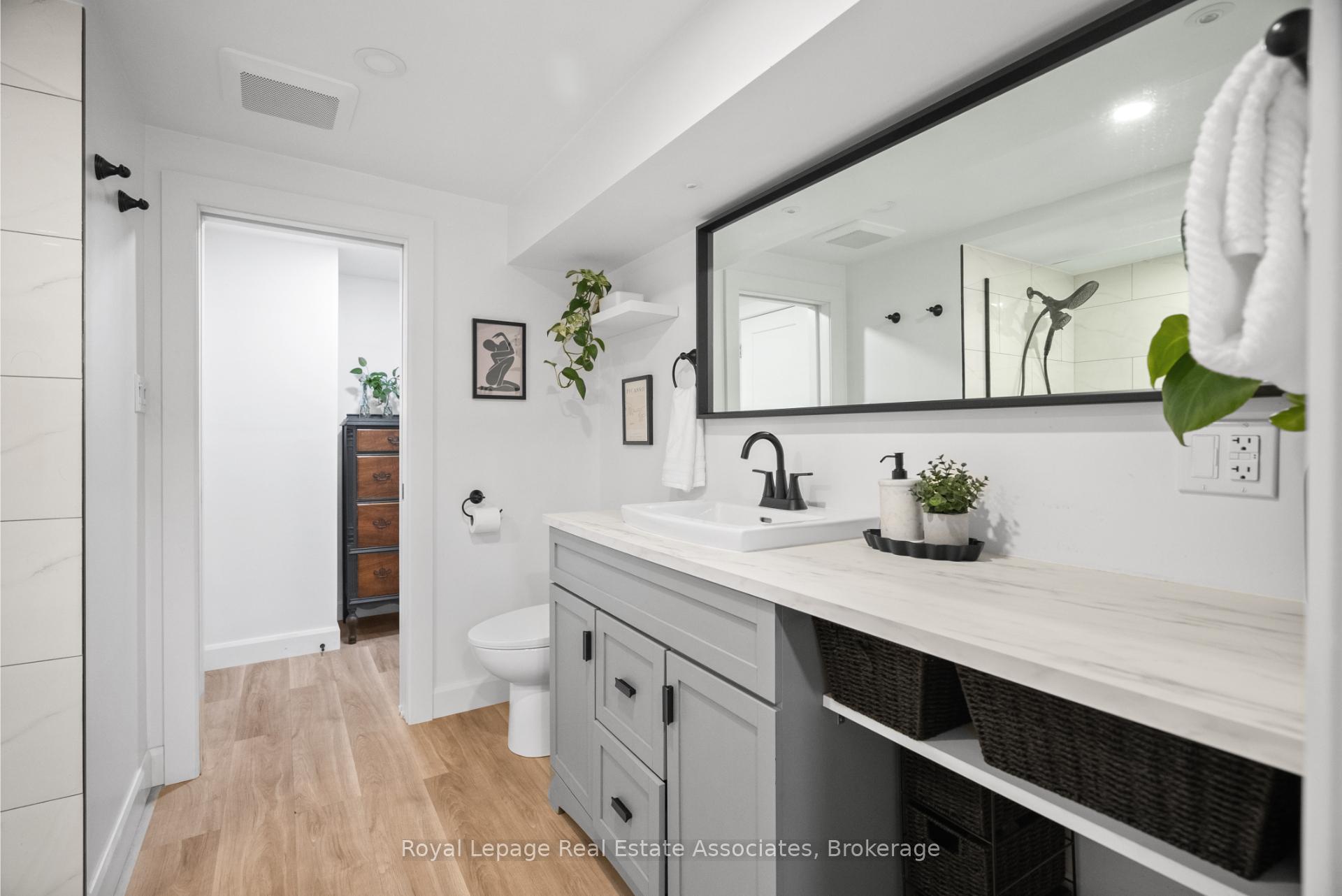 Photo 36 of 86 Queensdale Crescent, Guelph, Willow West/Sugarbush/West Acres — HOMEH