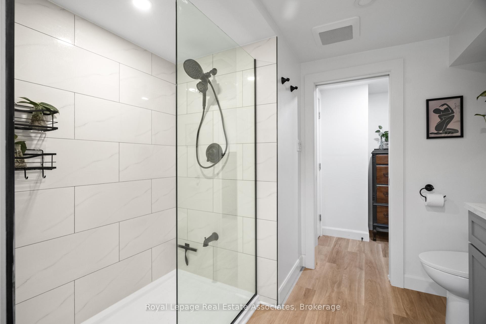 Photo 37 of 86 Queensdale Crescent, Guelph, Willow West/Sugarbush/West Acres — HOMEH