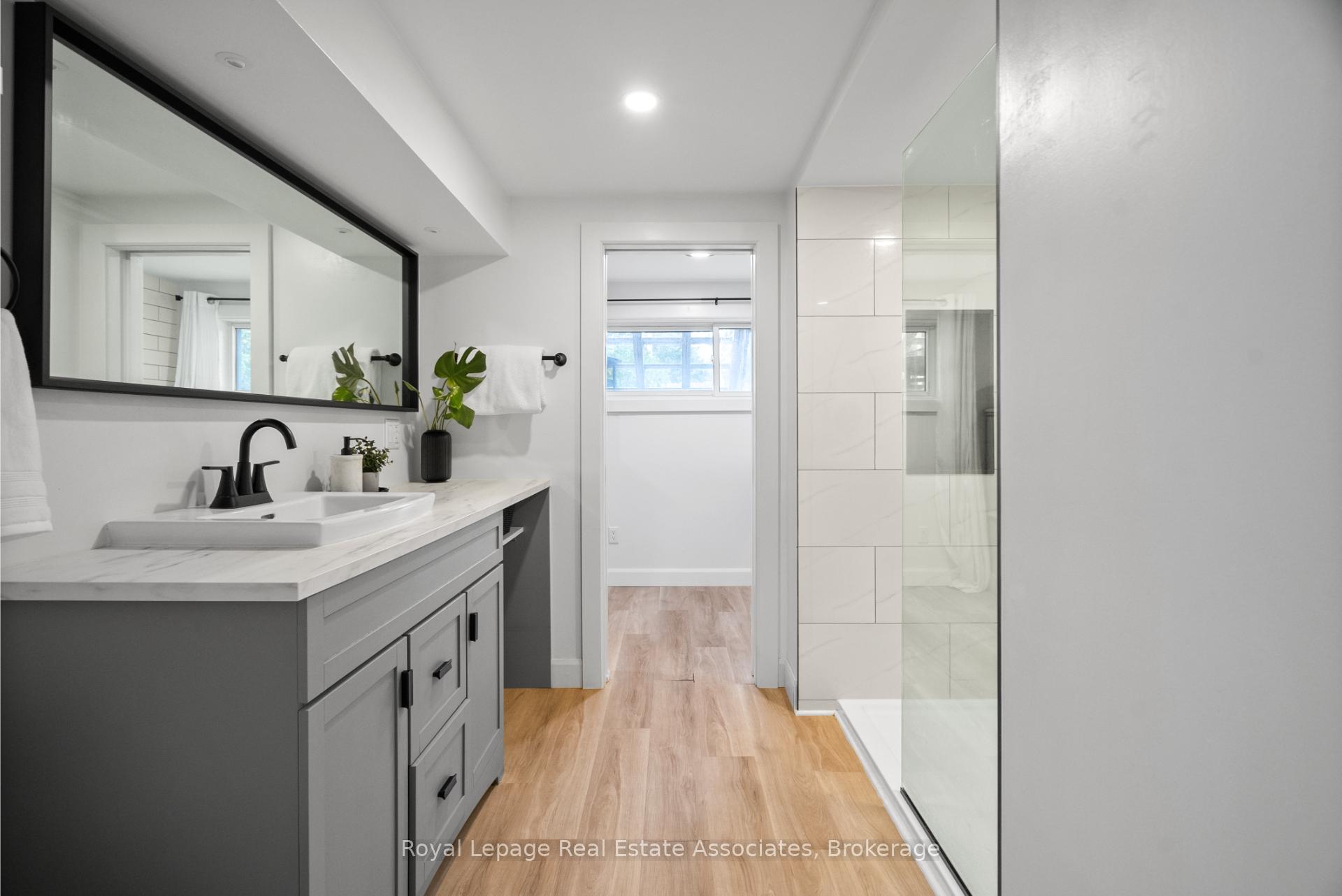 Photo 38 of 86 Queensdale Crescent, Guelph, Willow West/Sugarbush/West Acres — HOMEH
