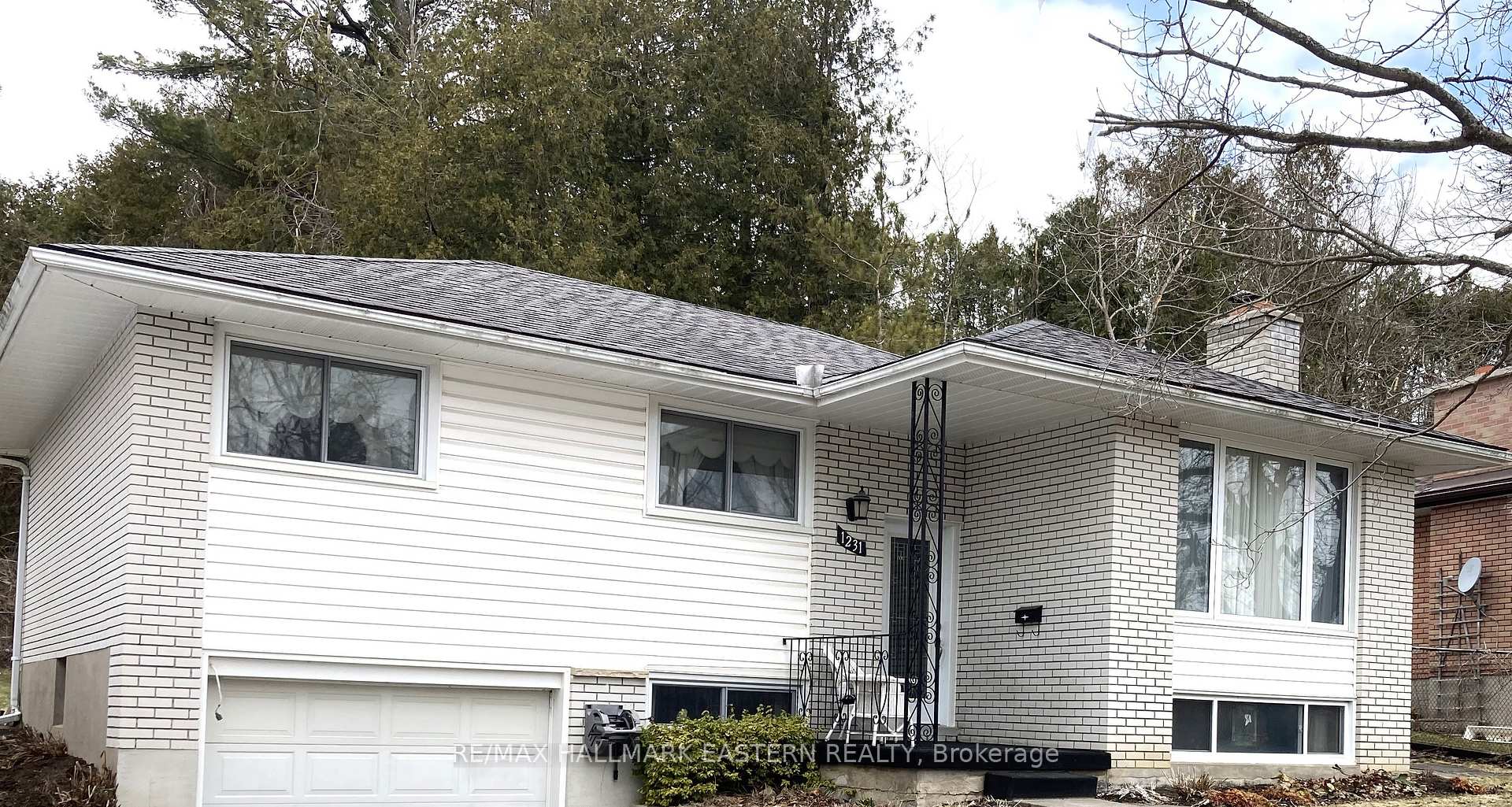 Photo 1 of 1231 Olympus Avenue, Peterborough, Northcrest Ward 5 — HOMEH