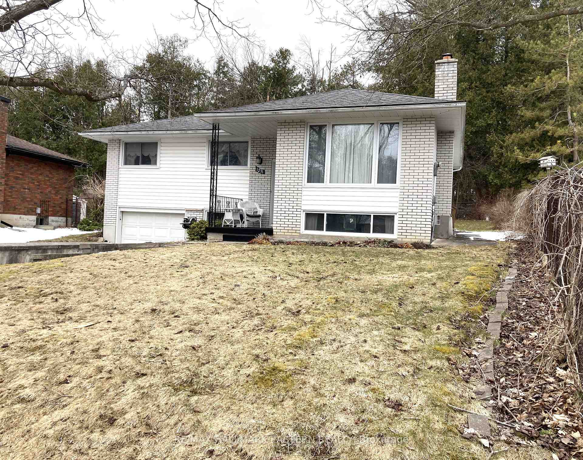 Photo 2 of 1231 Olympus Avenue, Peterborough, Northcrest Ward 5 — HOMEH