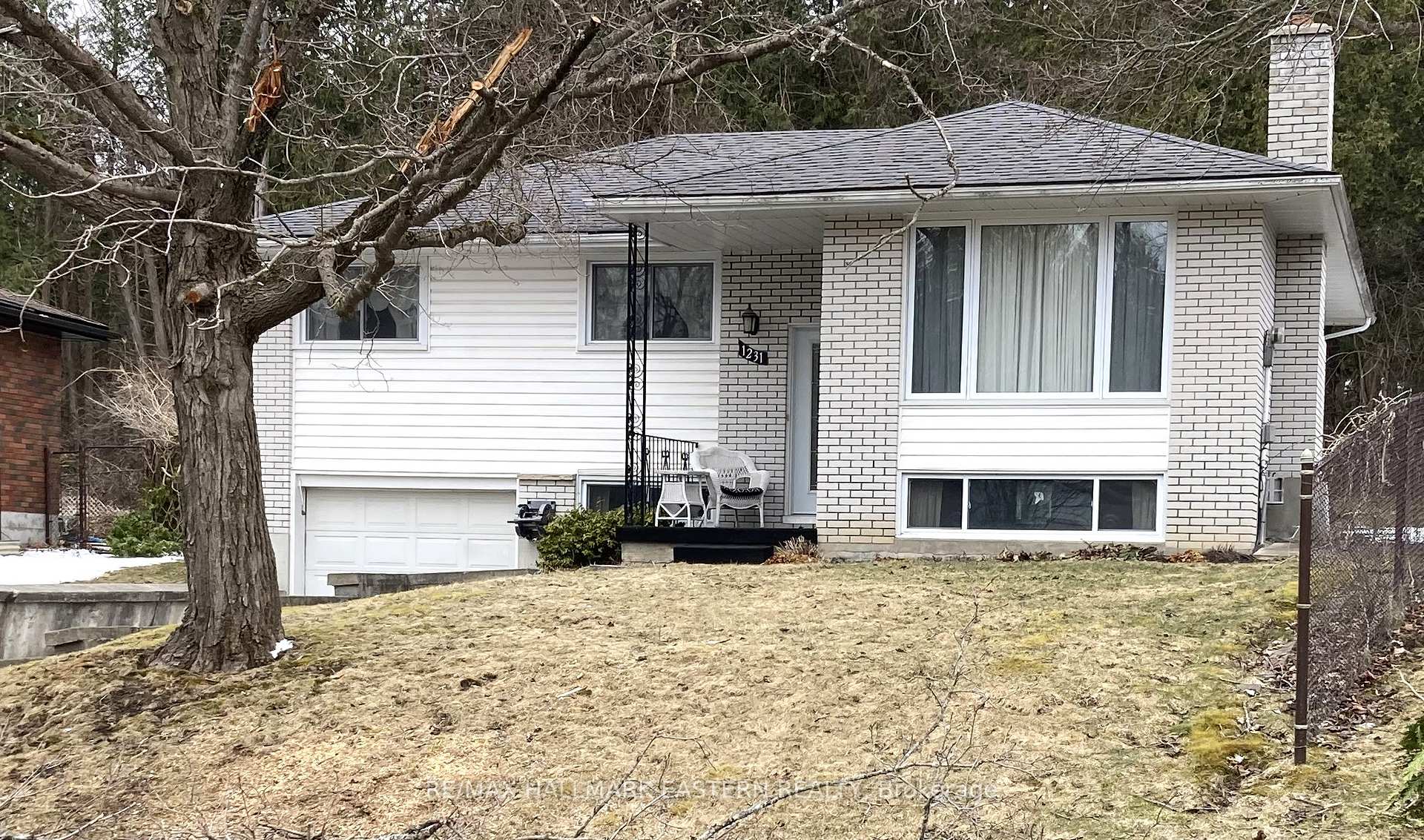 Photo 3 of 1231 Olympus Avenue, Peterborough, Northcrest Ward 5 — HOMEH