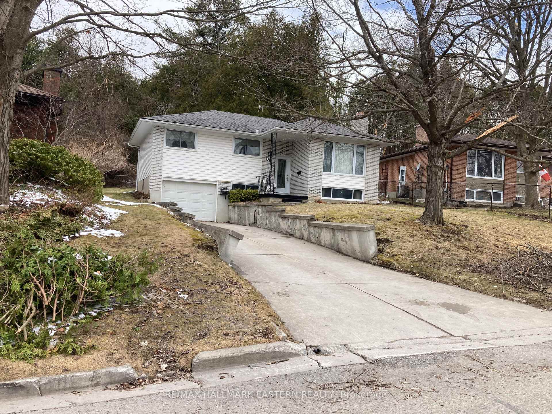 Photo 5 of 1231 Olympus Avenue, Peterborough, Northcrest Ward 5 — HOMEH