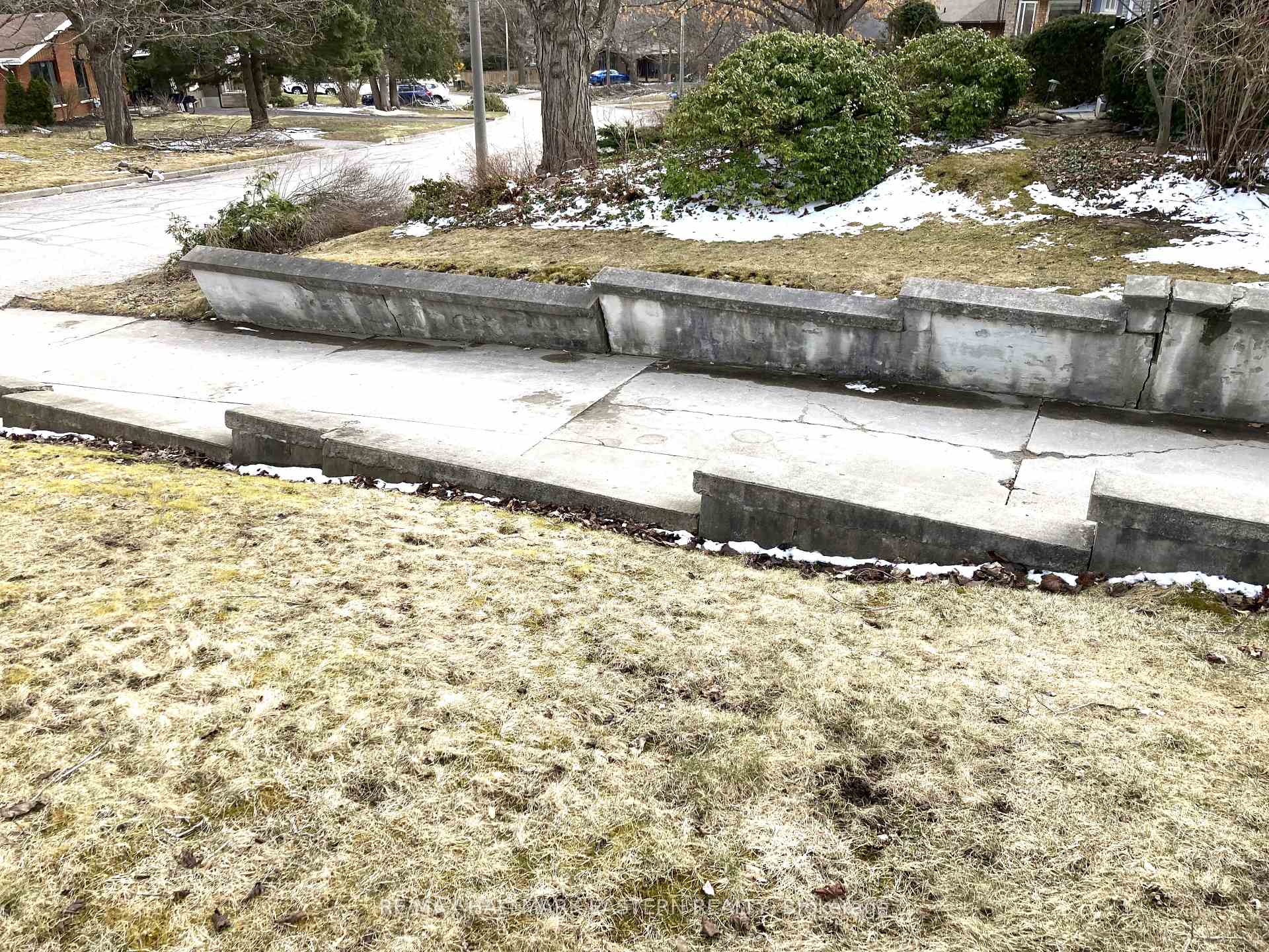 Photo 8 of 1231 Olympus Avenue, Peterborough, Northcrest Ward 5 — HOMEH