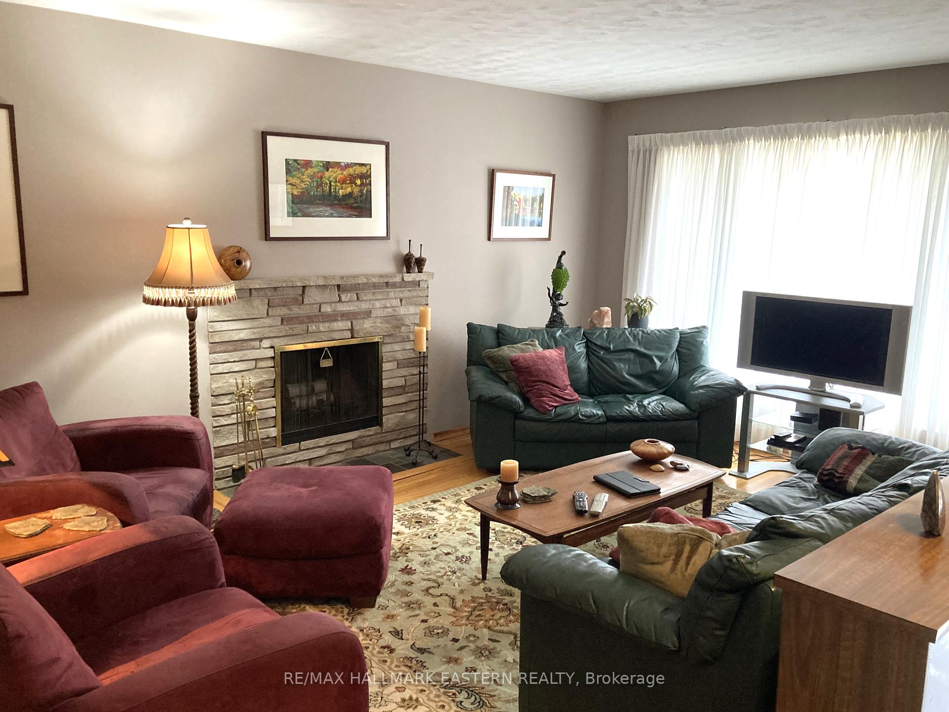 Photo 13 of 1231 Olympus Avenue, Peterborough, Northcrest Ward 5 — HOMEH