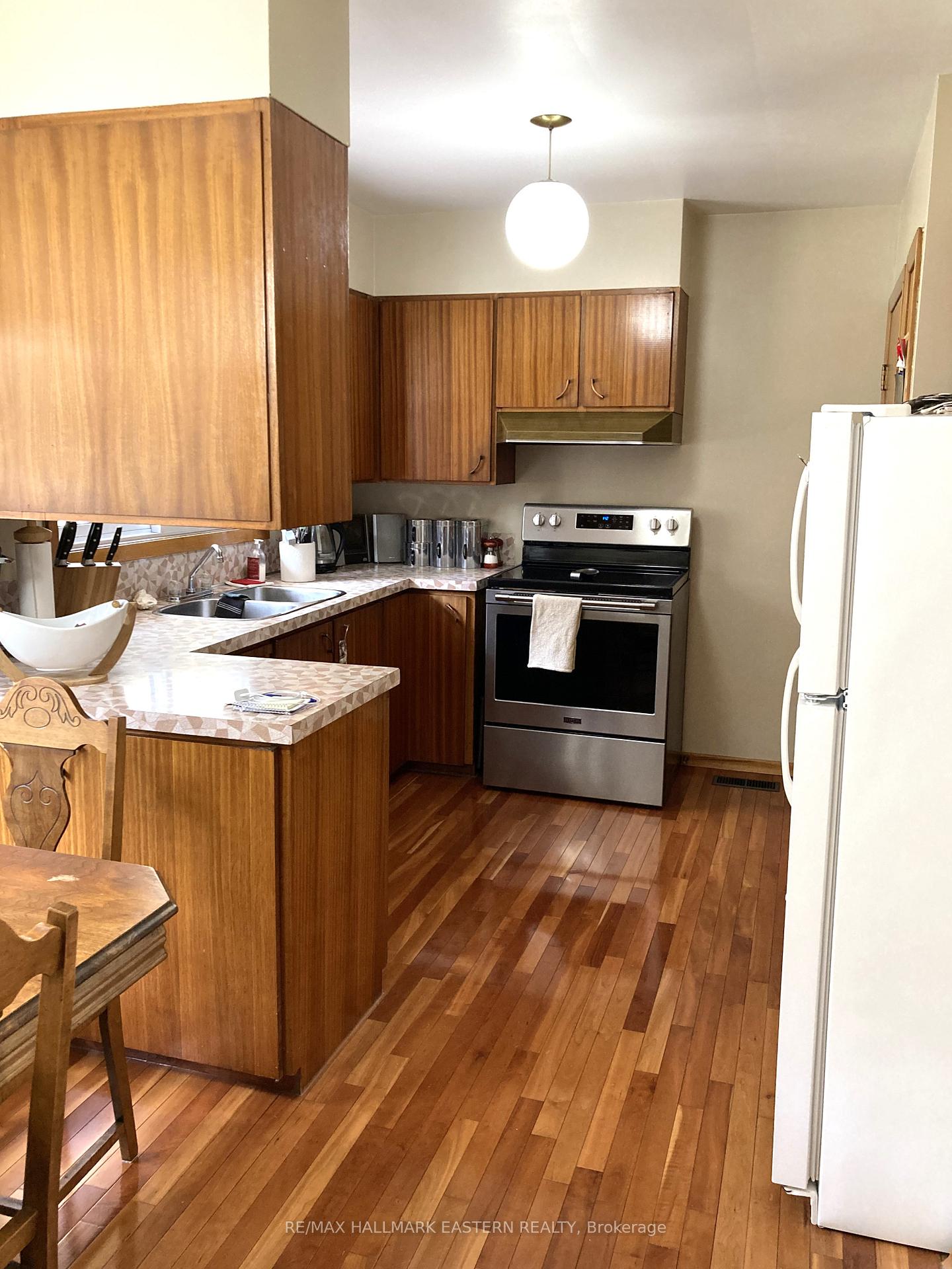 Photo 32 of 1231 Olympus Avenue, Peterborough, Northcrest Ward 5 — HOMEH