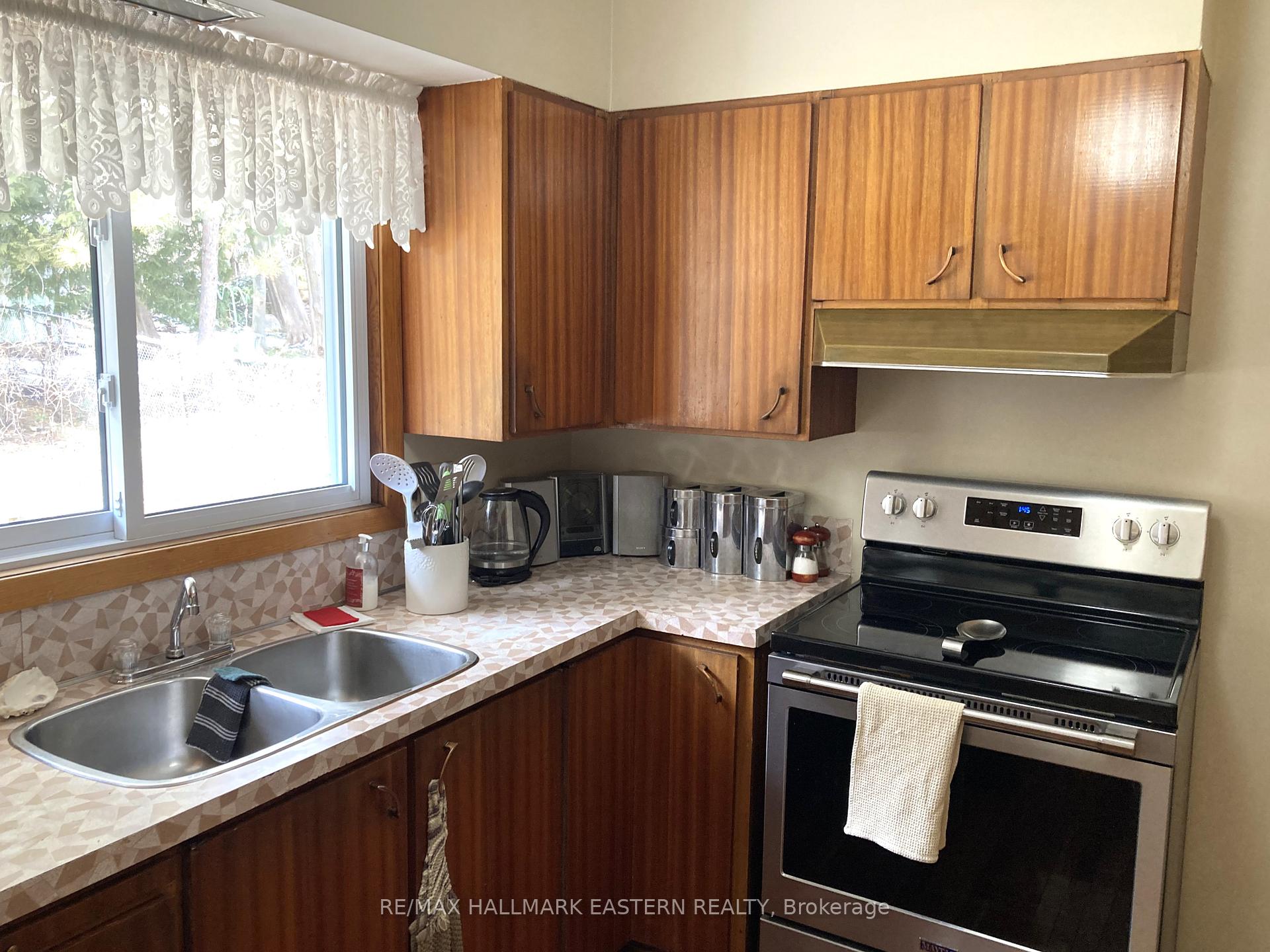 Photo 33 of 1231 Olympus Avenue, Peterborough, Northcrest Ward 5 — HOMEH