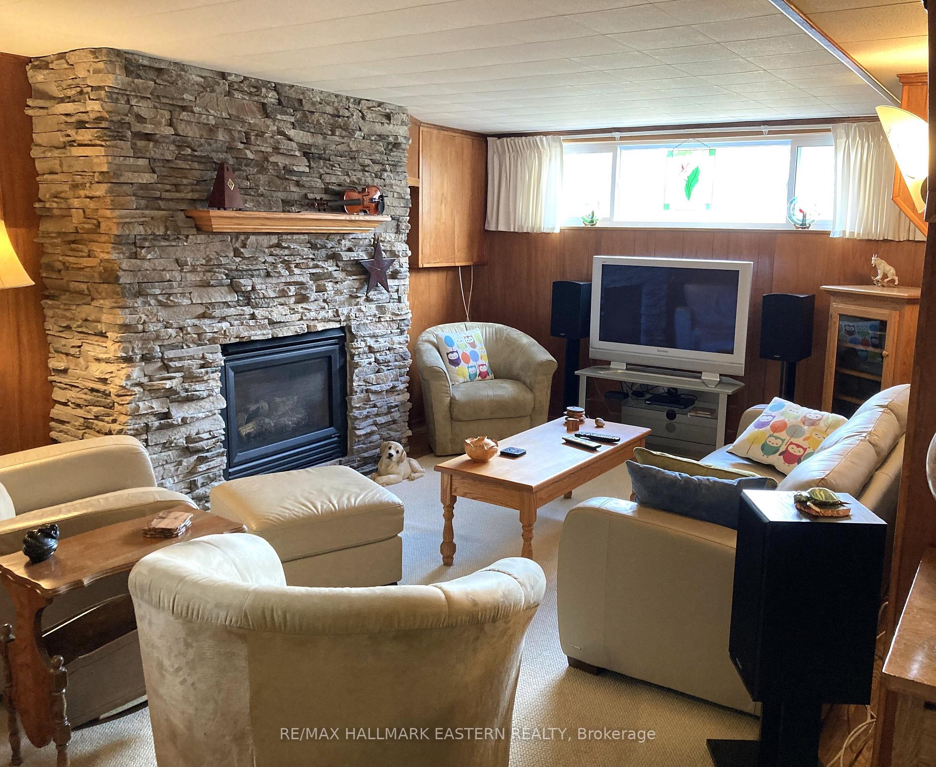 Photo 37 of 1231 Olympus Avenue, Peterborough, Northcrest Ward 5 — HOMEH