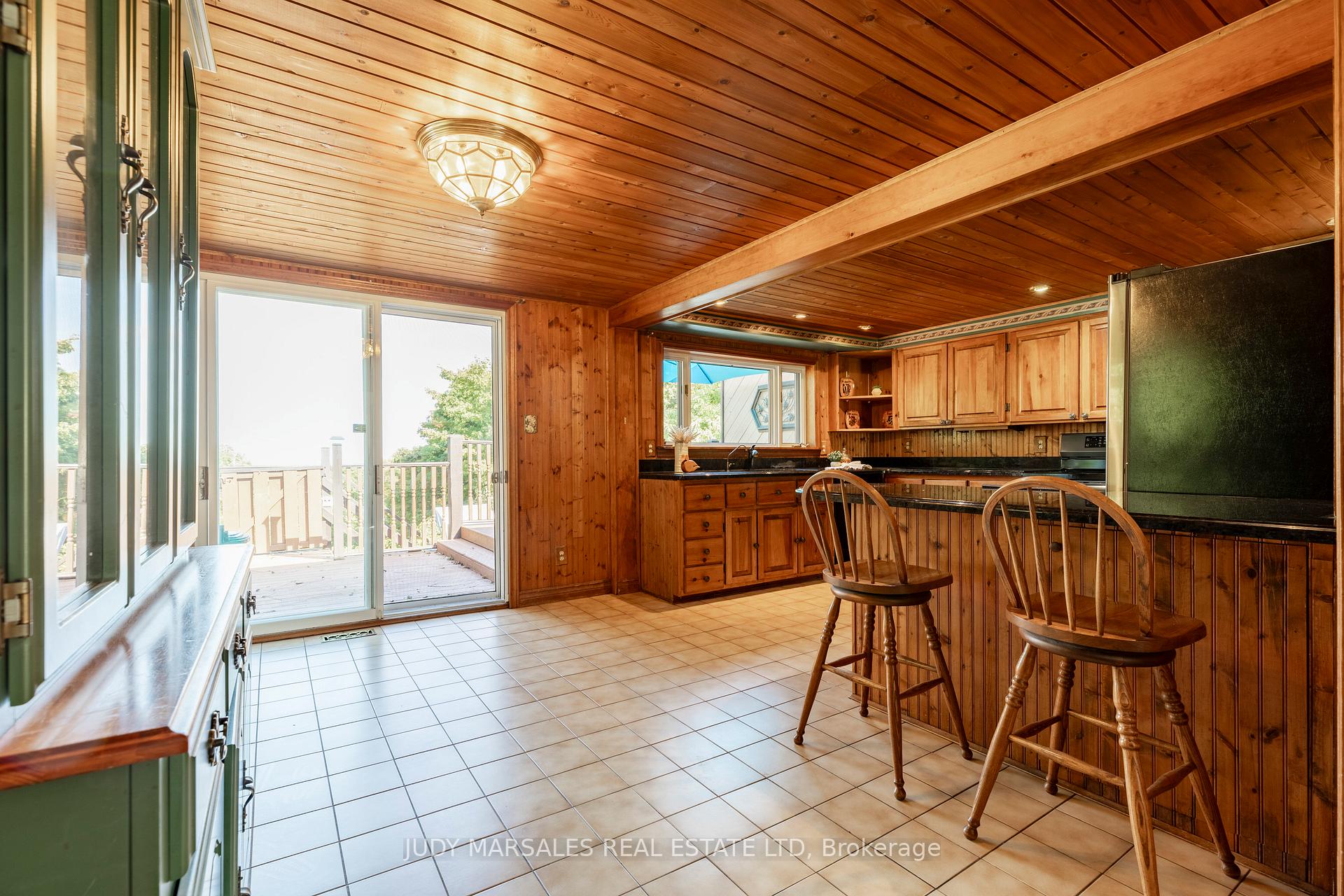 Photo 7 of 25 Ridge Road E, Grimsby, Grimsby Escarpment — HOMEH