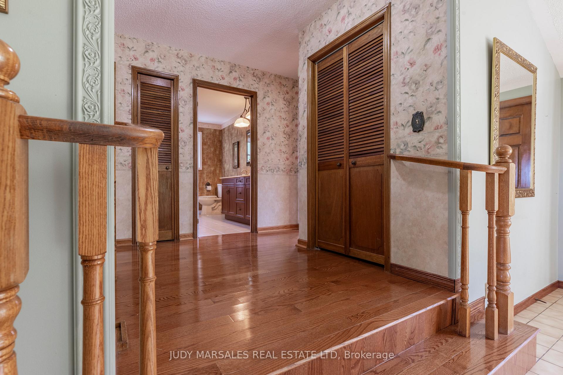 Photo 12 of 25 Ridge Road E, Grimsby, Grimsby Escarpment — HOMEH