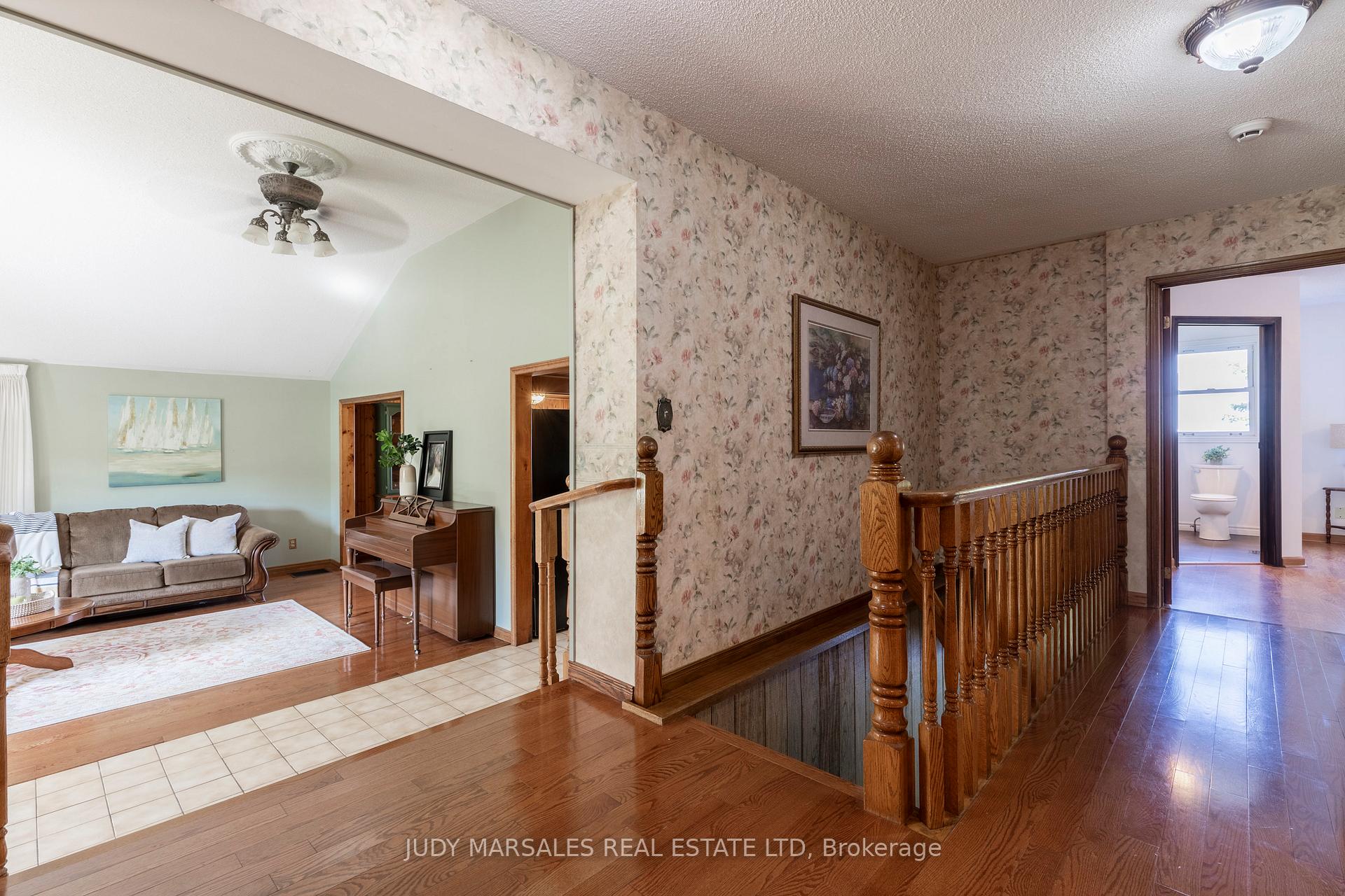 Photo 14 of 25 Ridge Road E, Grimsby, Grimsby Escarpment — HOMEH