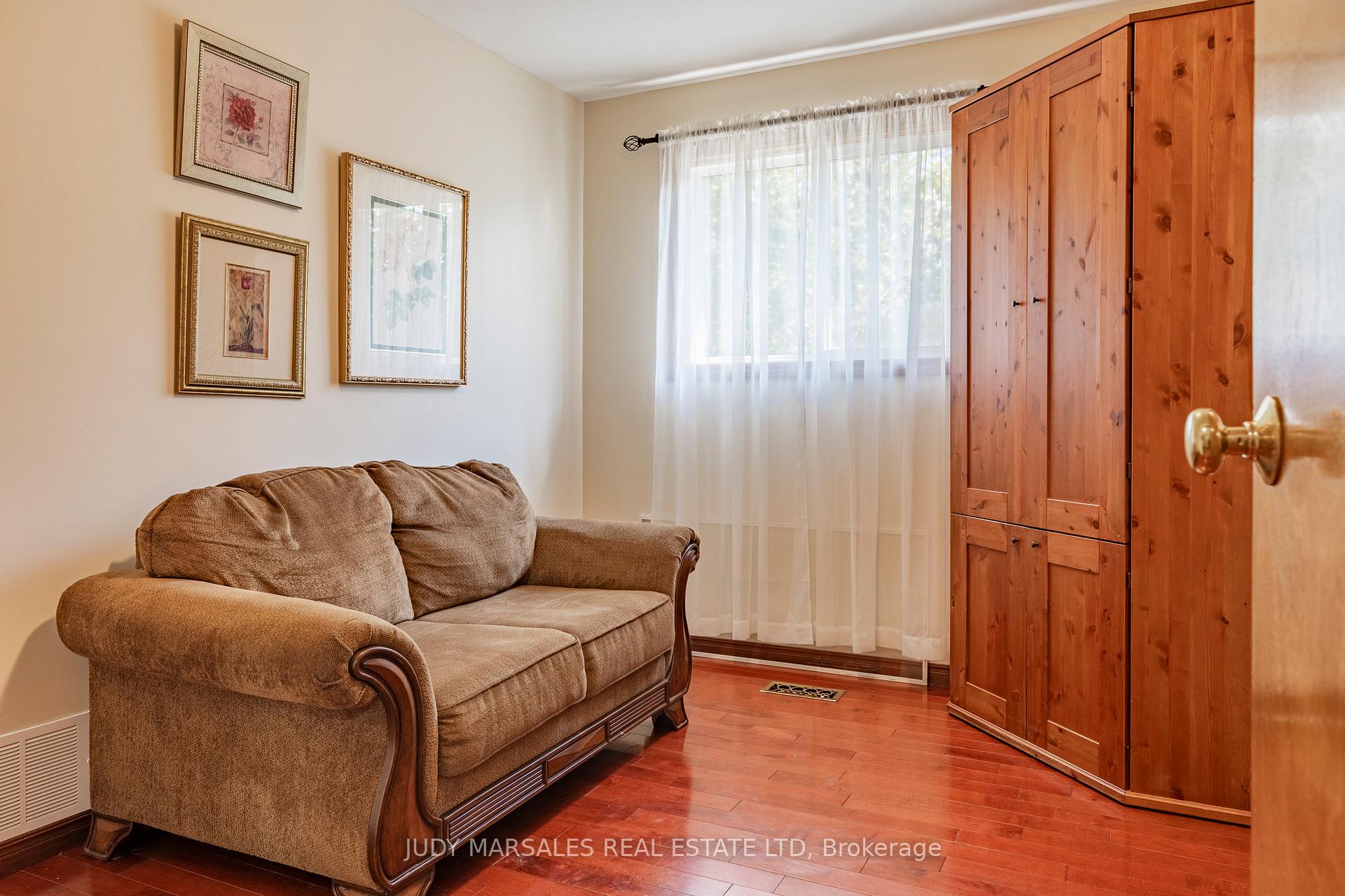 Photo 18 of 25 Ridge Road E, Grimsby, Grimsby Escarpment — HOMEH