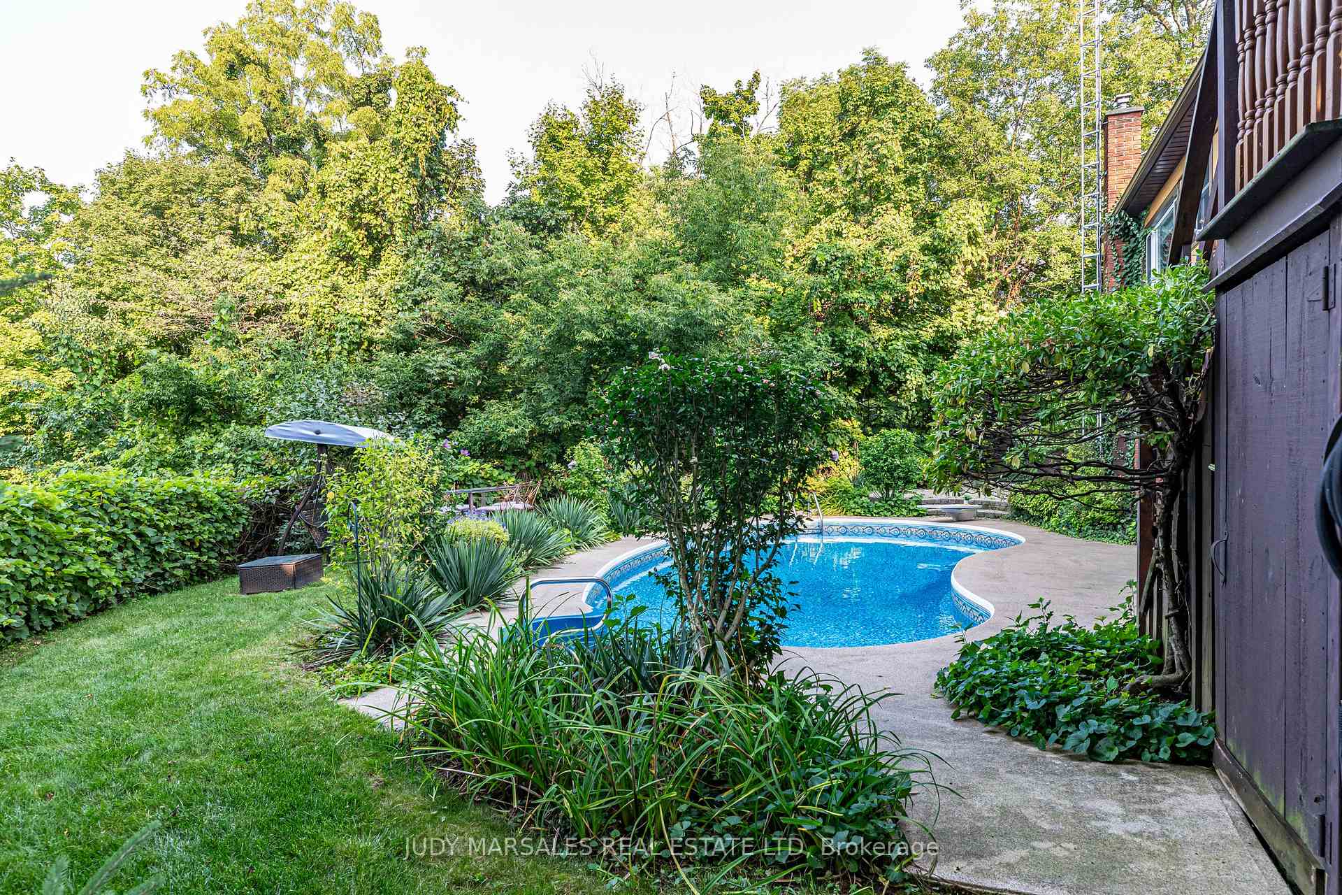 Photo 36 of 25 Ridge Road E, Grimsby, Grimsby Escarpment — HOMEH