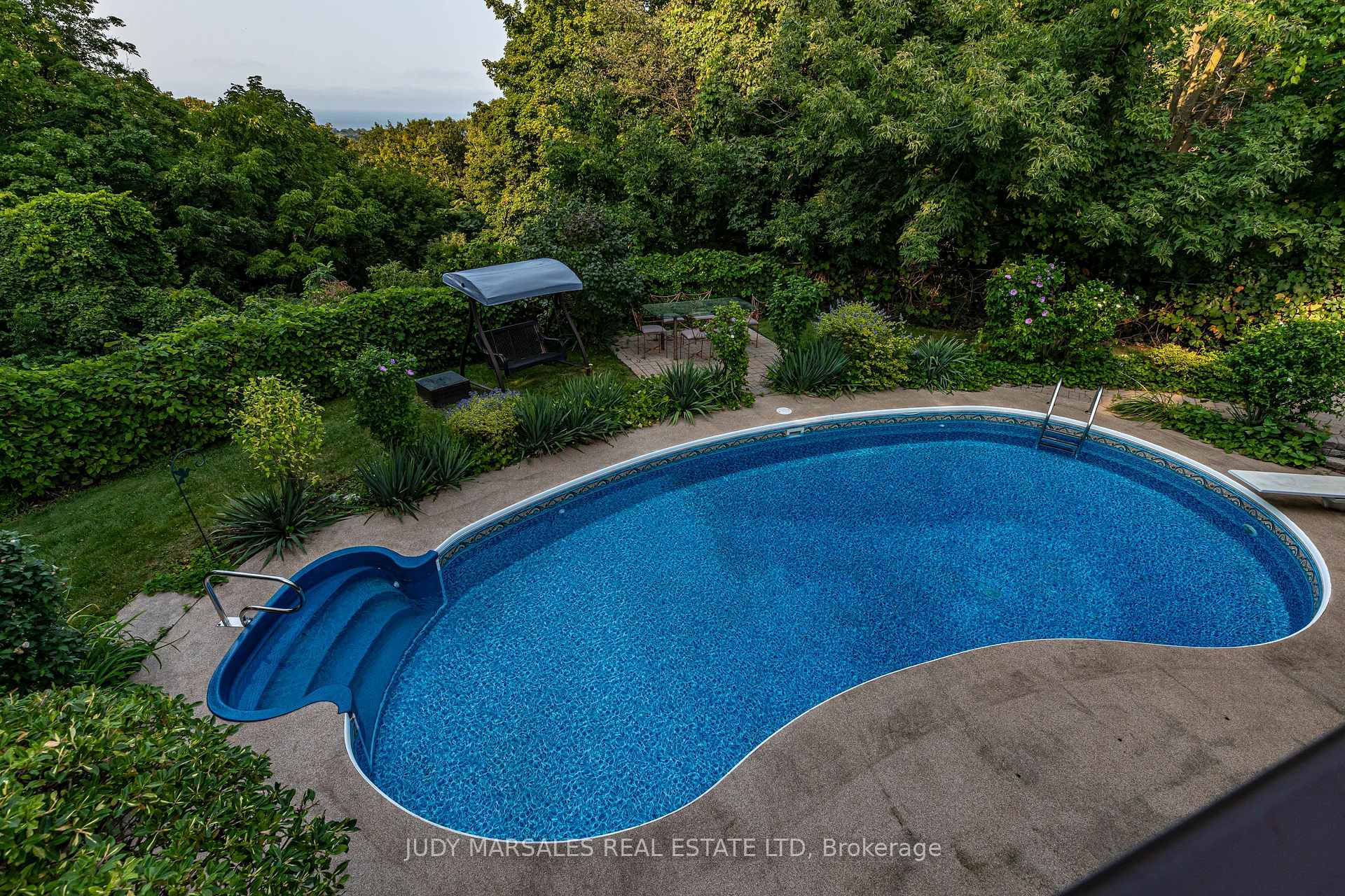 Photo 38 of 25 Ridge Road E, Grimsby, Grimsby Escarpment — HOMEH