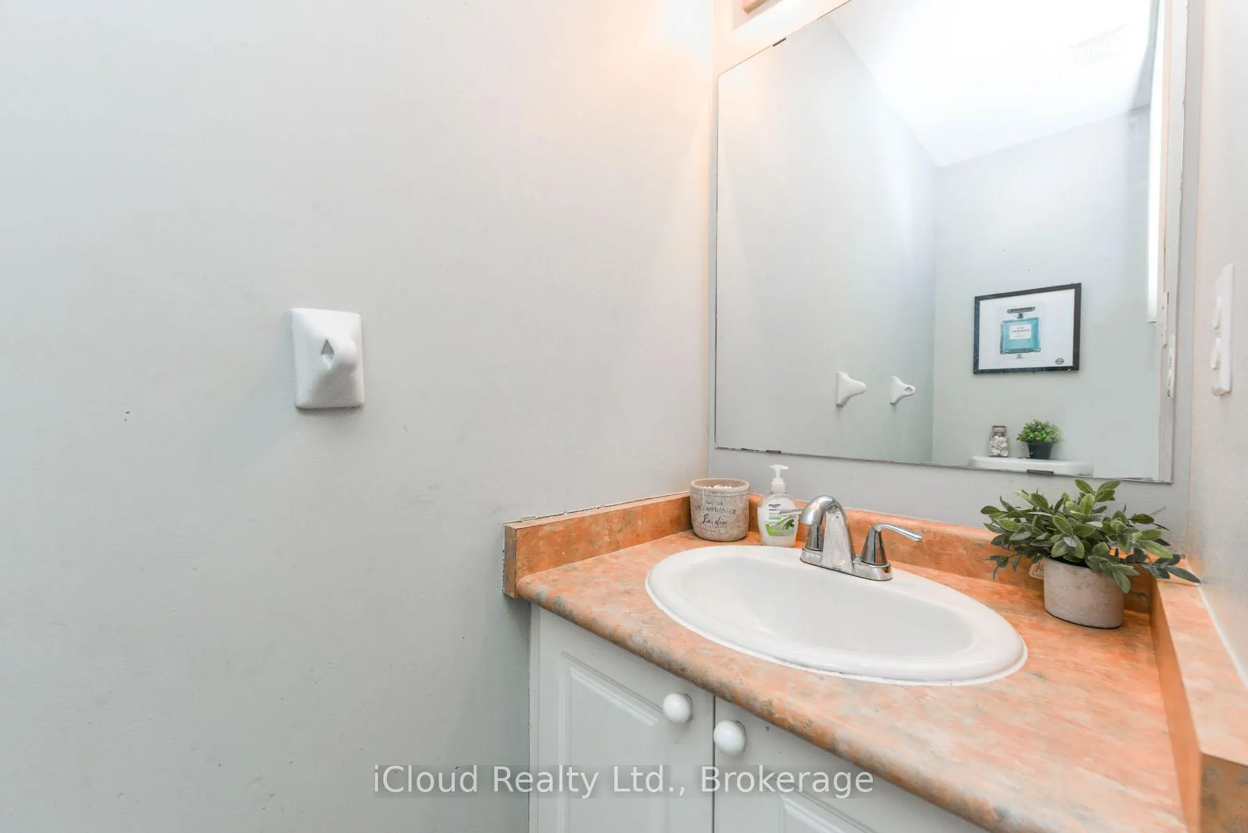 Photo 8 of 12 Bramcedar Crescent, Brampton, Northwest Sandalwood Parkway — HOMEH