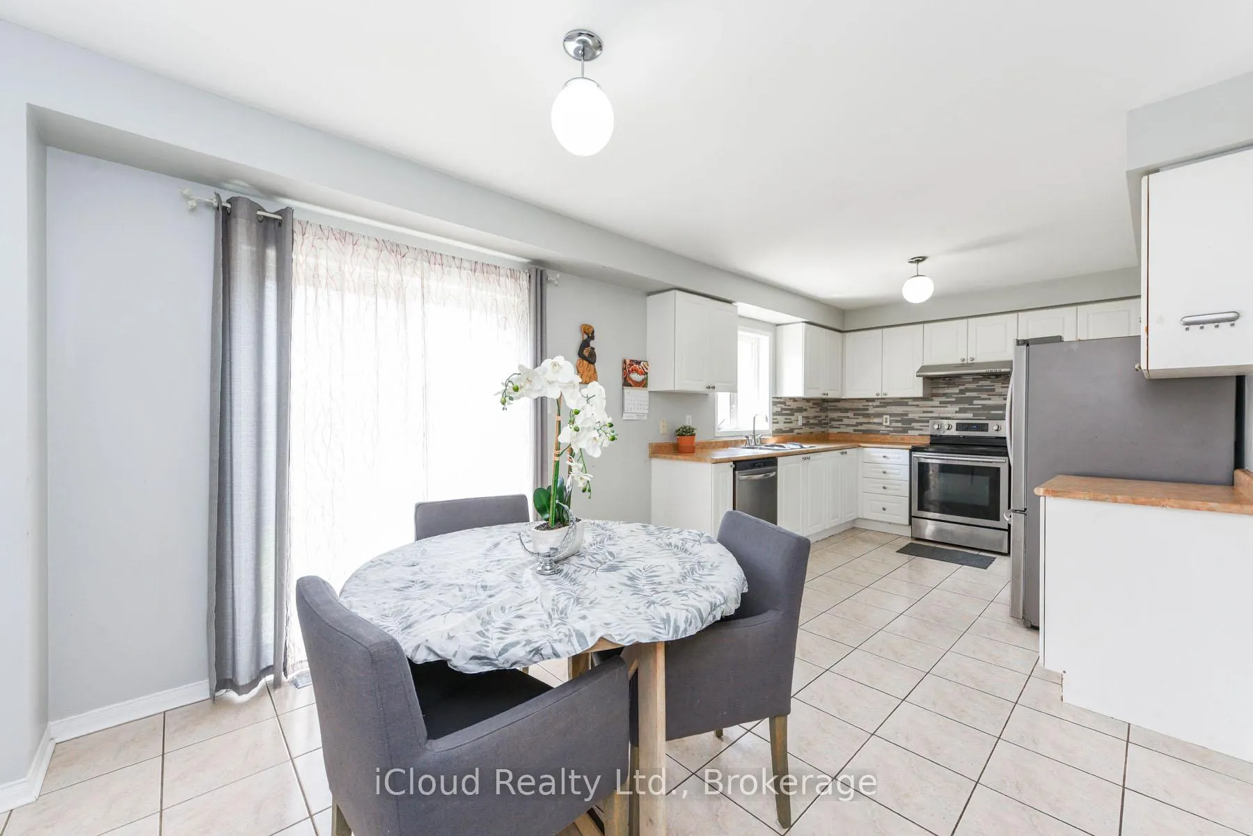 Photo 13 of 12 Bramcedar Crescent, Brampton, Northwest Sandalwood Parkway — HOMEH