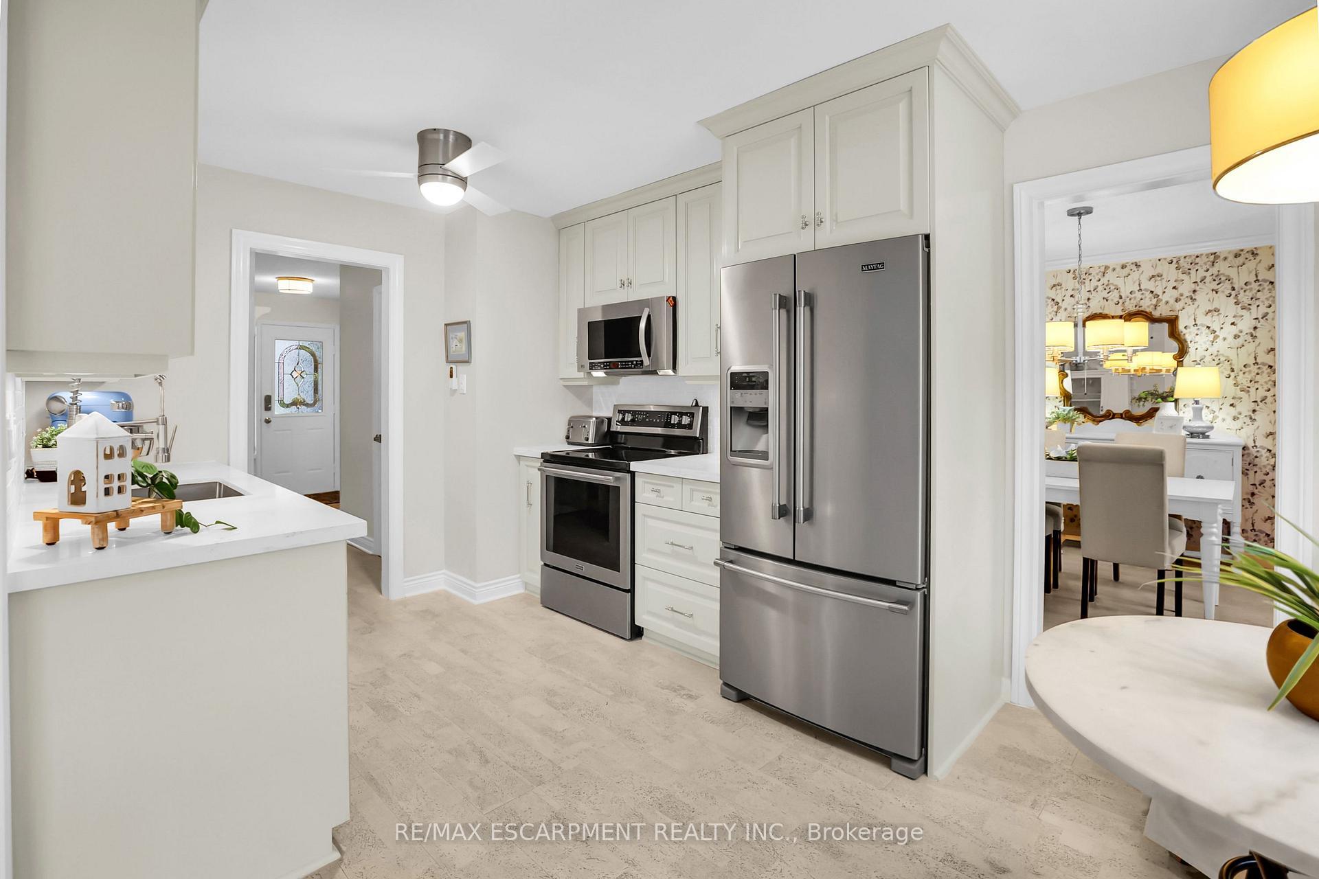 Photo 10 of 353 Lake Street, Grimsby, Grimsby Beach — HOMEH