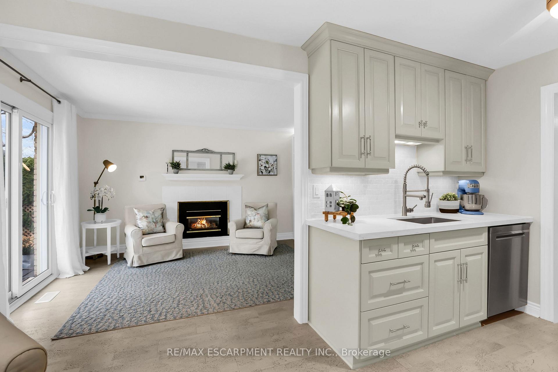 Photo 11 of 353 Lake Street, Grimsby, Grimsby Beach — HOMEH
