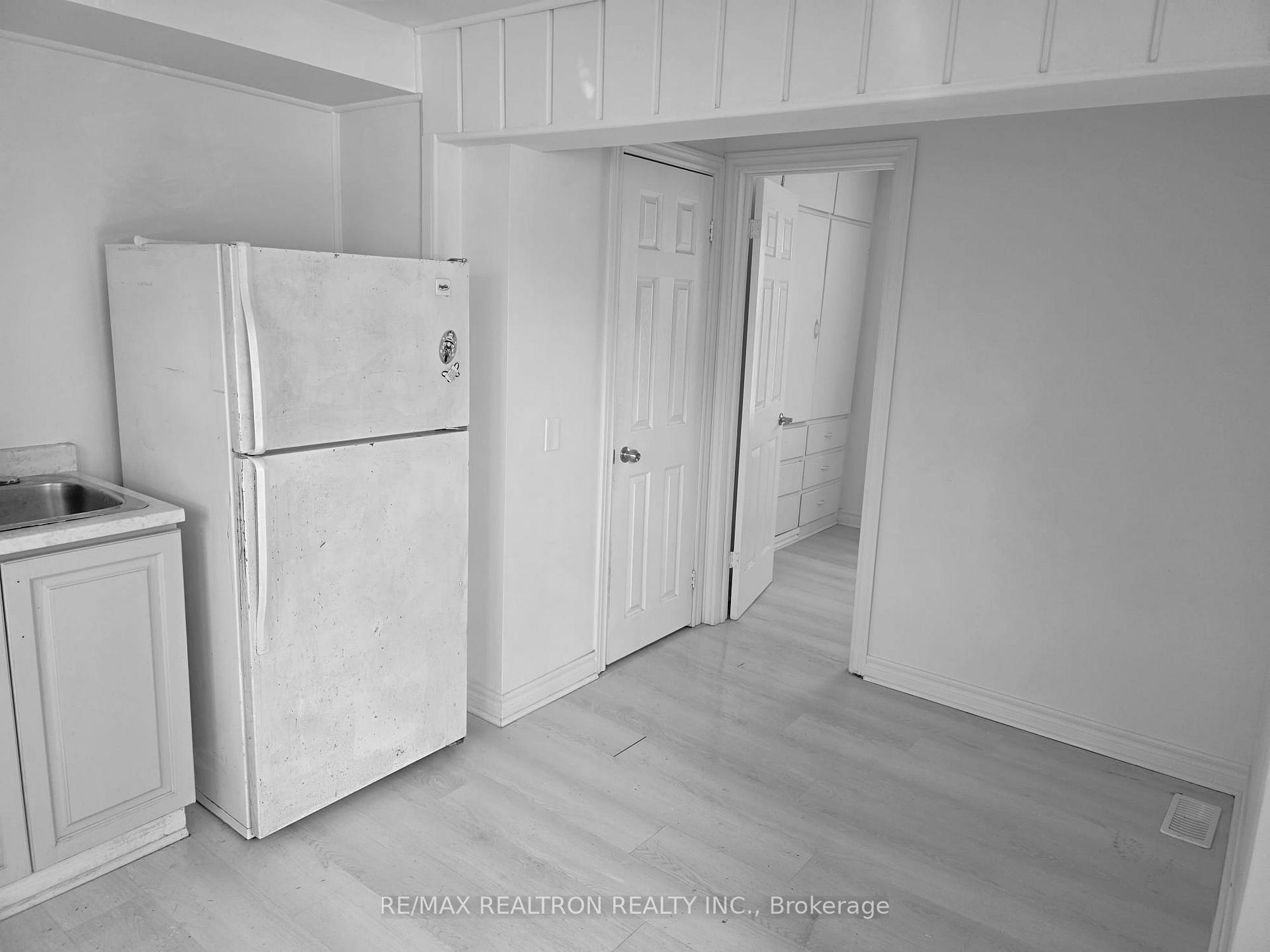 Photo 5 of Unit Apartment A, 15411 Yonge Street, Aurora, Aurora Village — HOMEH