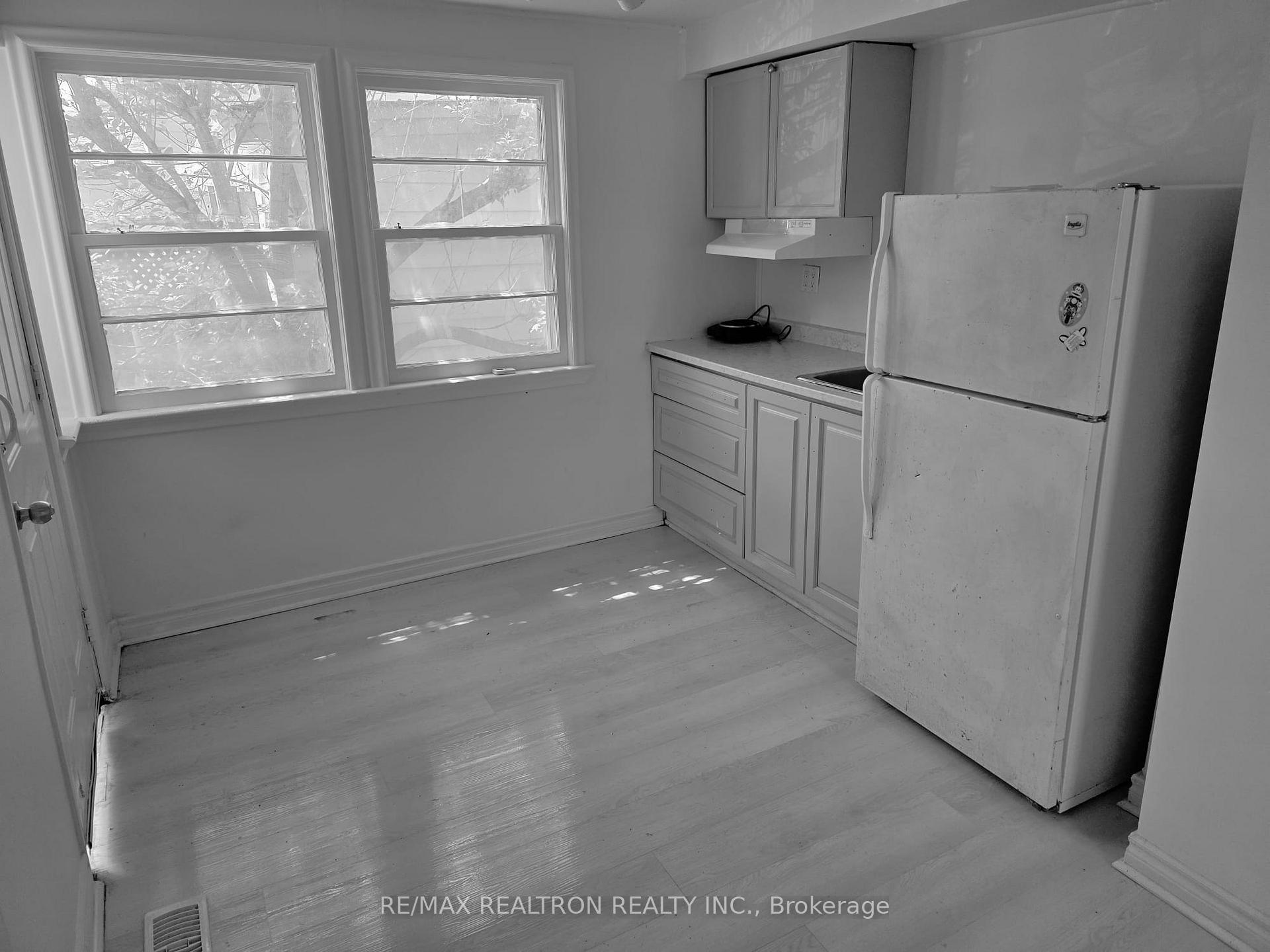 Photo 4 of Unit Apartment A, 15411 Yonge Street, Aurora, Aurora Village — HOMEH