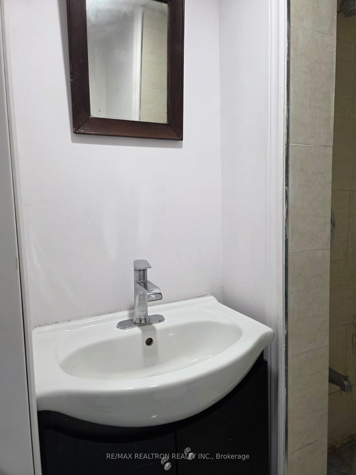 Photo 6 of Unit Apartment A, 15411 Yonge Street, Aurora, Aurora Village — HOMEH