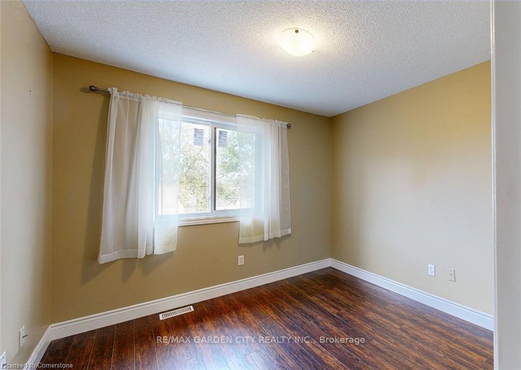 Photo 20 of 74 Magnolia Crescent, Grimsby, Grimsby West — HOMEH