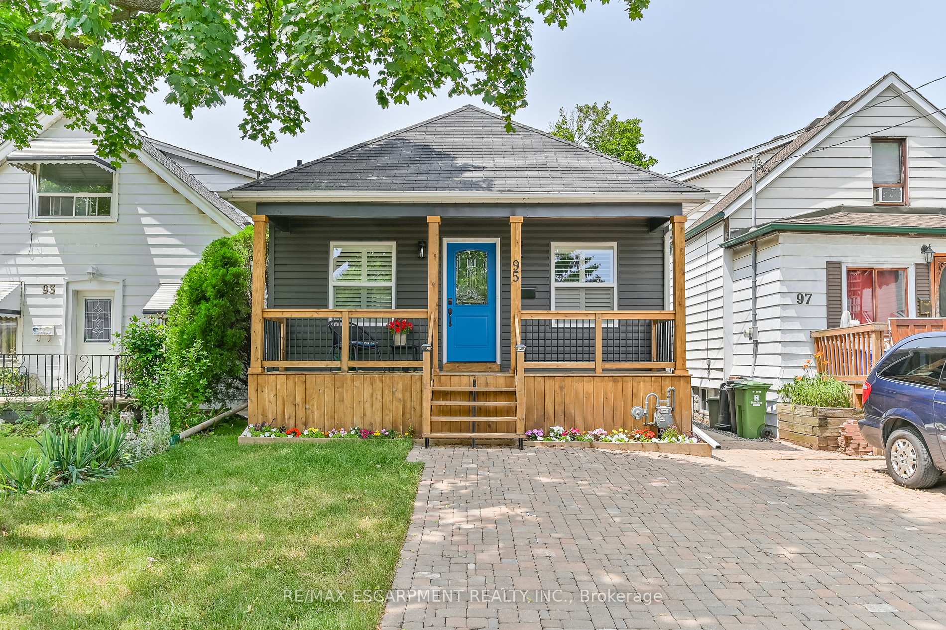 Photo 2 of 95 Houghton Avenue N, Hamilton, Crown Point — HOMEH