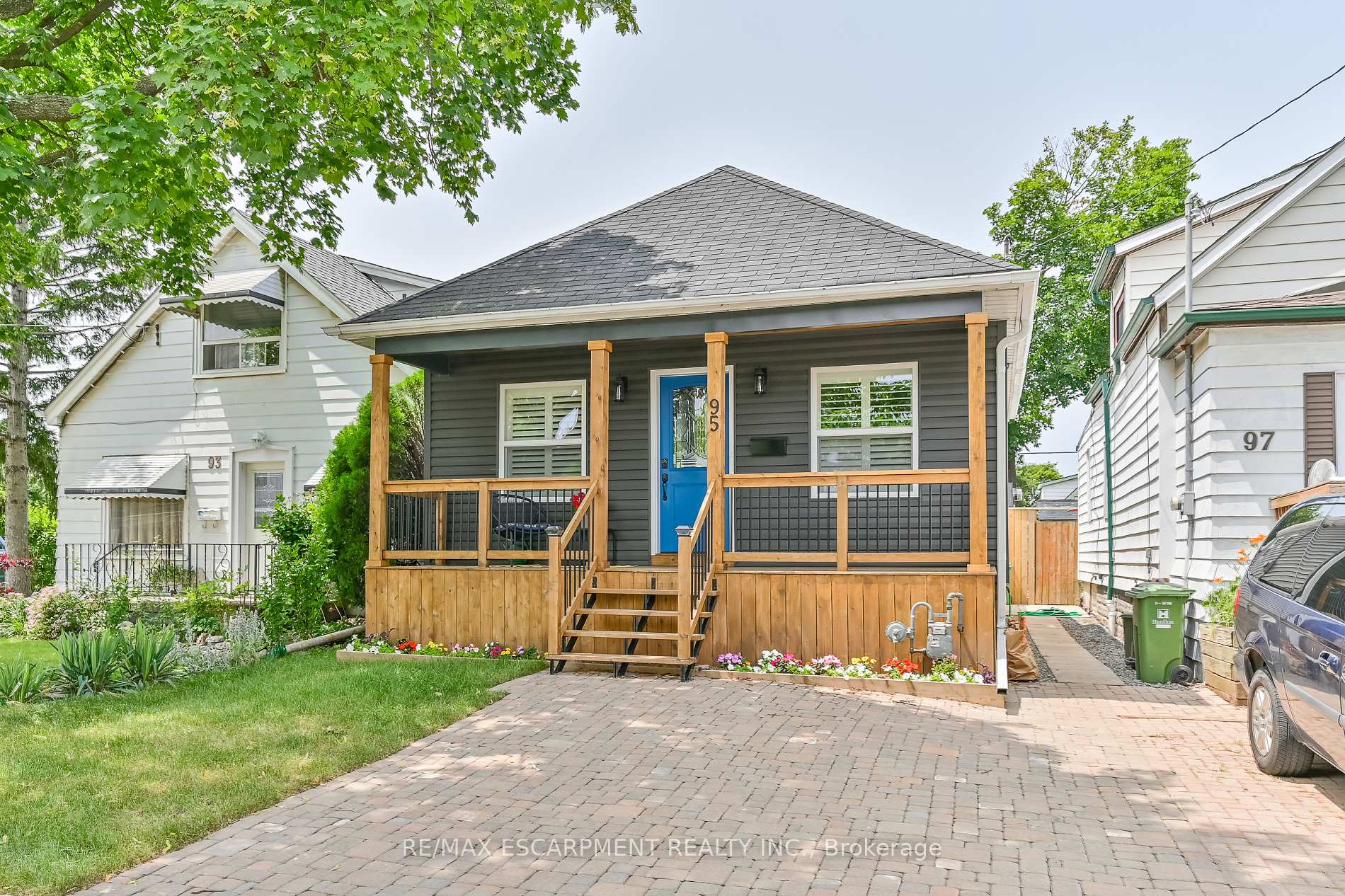 Photo 3 of 95 Houghton Avenue N, Hamilton, Crown Point — HOMEH