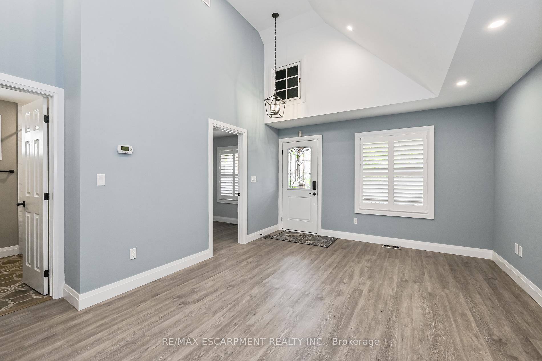 Photo 5 of 95 Houghton Avenue N, Hamilton, Crown Point — HOMEH