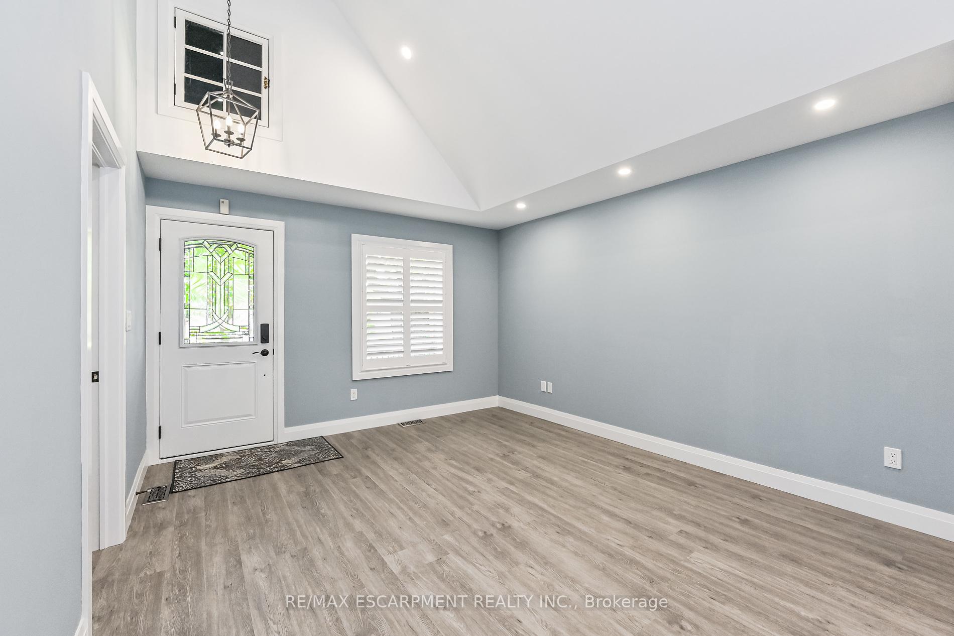 Photo 6 of 95 Houghton Avenue N, Hamilton, Crown Point — HOMEH