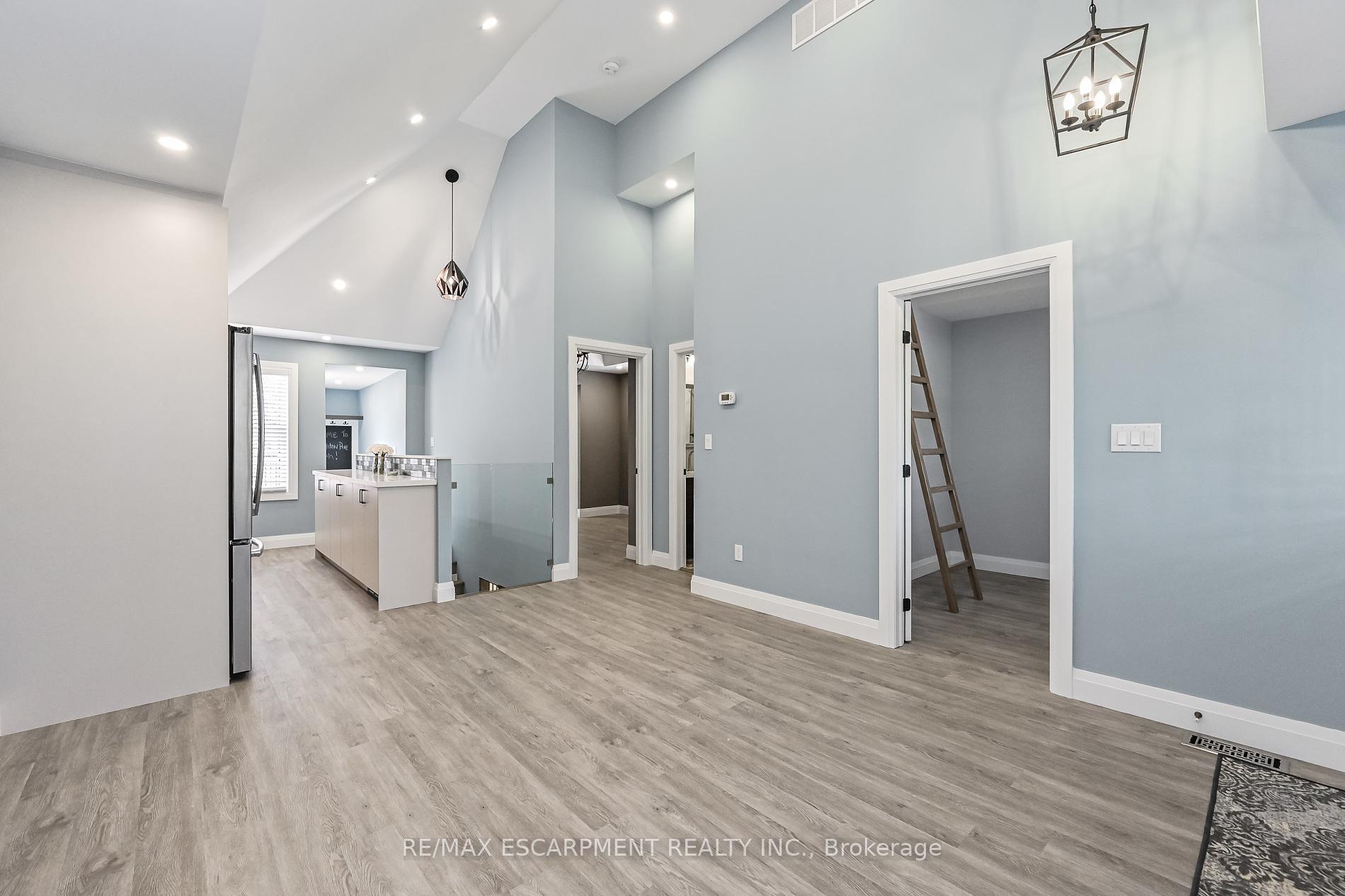 Photo 7 of 95 Houghton Avenue N, Hamilton, Crown Point — HOMEH