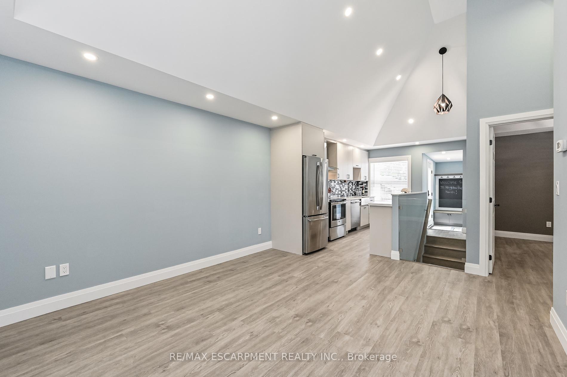 Photo 8 of 95 Houghton Avenue N, Hamilton, Crown Point — HOMEH
