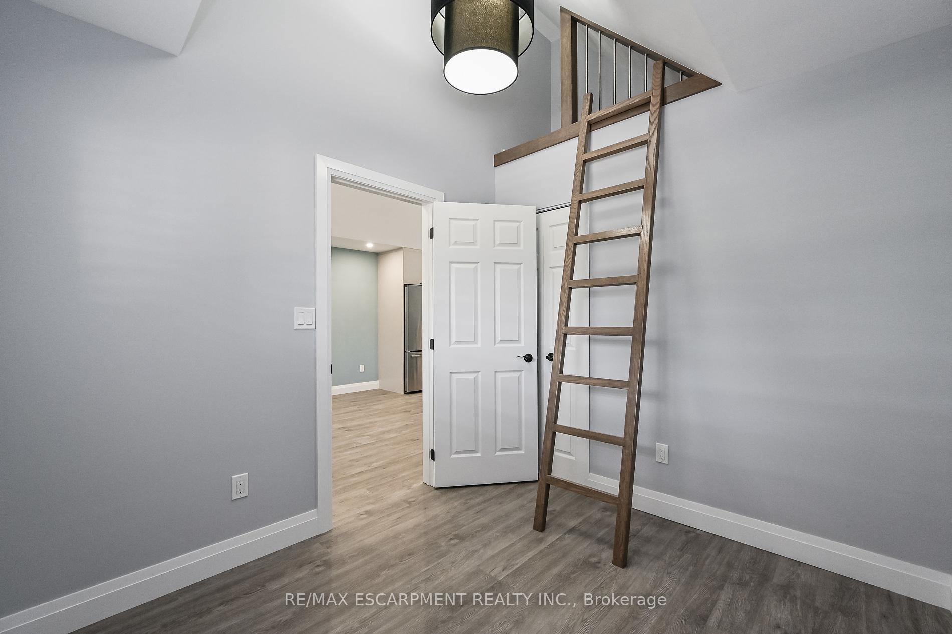 Photo 10 of 95 Houghton Avenue N, Hamilton, Crown Point — HOMEH