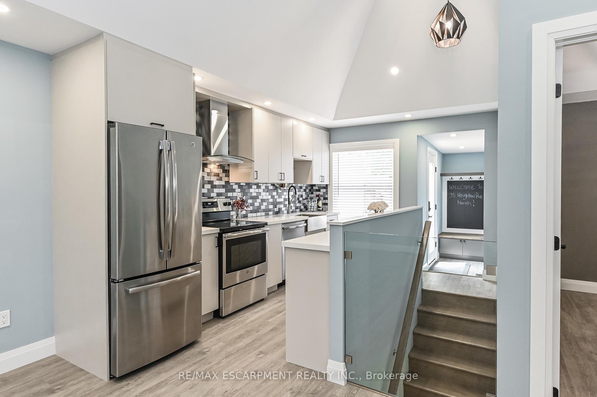 Photo 12 of 95 Houghton Avenue N, Hamilton, Crown Point — HOMEH